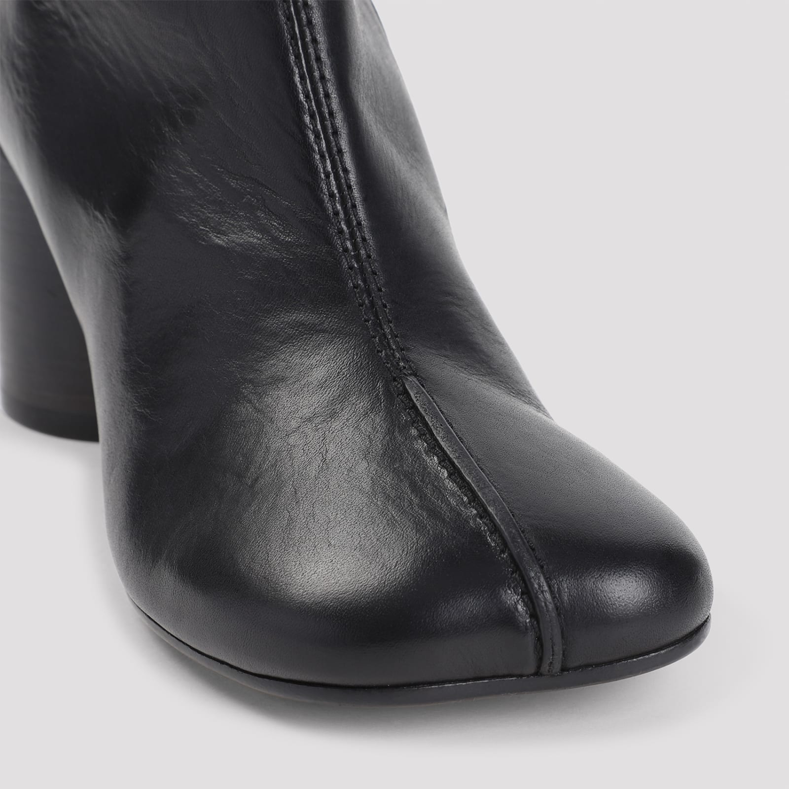 Mm6 Maison Margiela Round Toe Leather Ankle Boots With Seam Detailing In Black