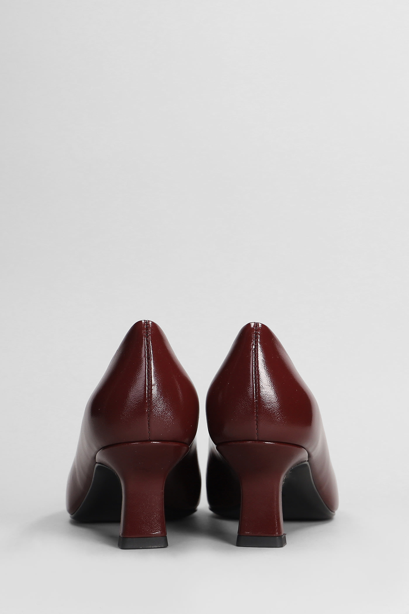 Shop Julie Dee Pumps In Bordeaux Leather