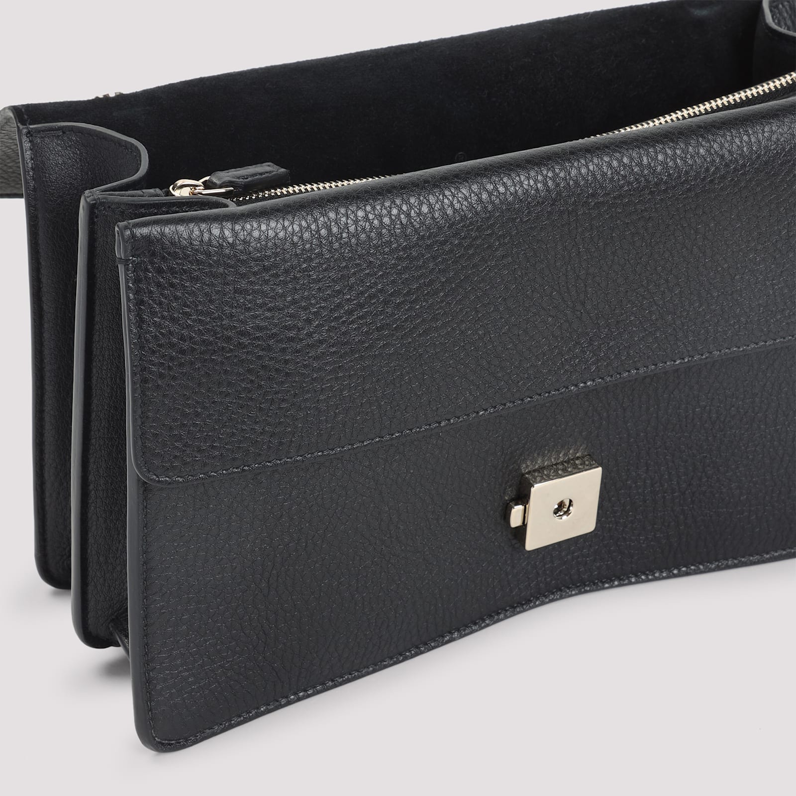 Gucci Structured Grained Leather Shoulder Bag In Black