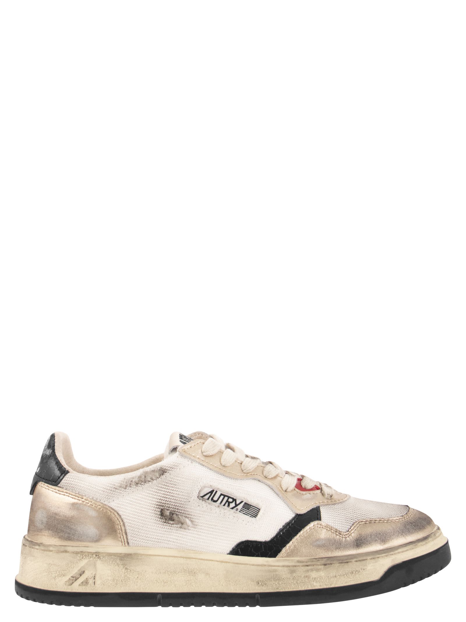 Autry Super Vintage Medalist Low Sneakers In White/gold