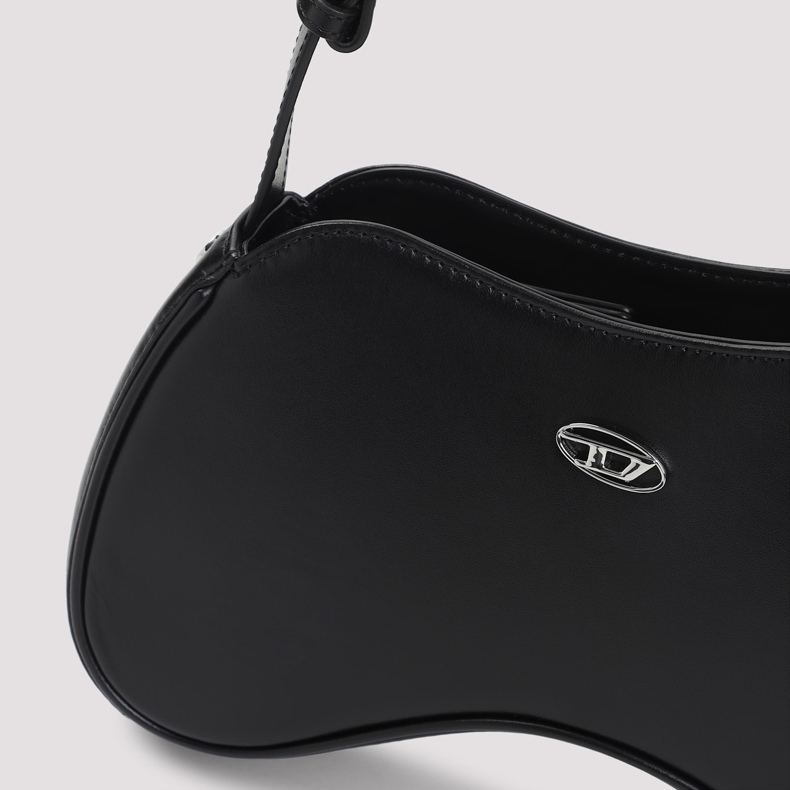 Diesel Play-semi Gloss Leather Shoulder Bag In Black