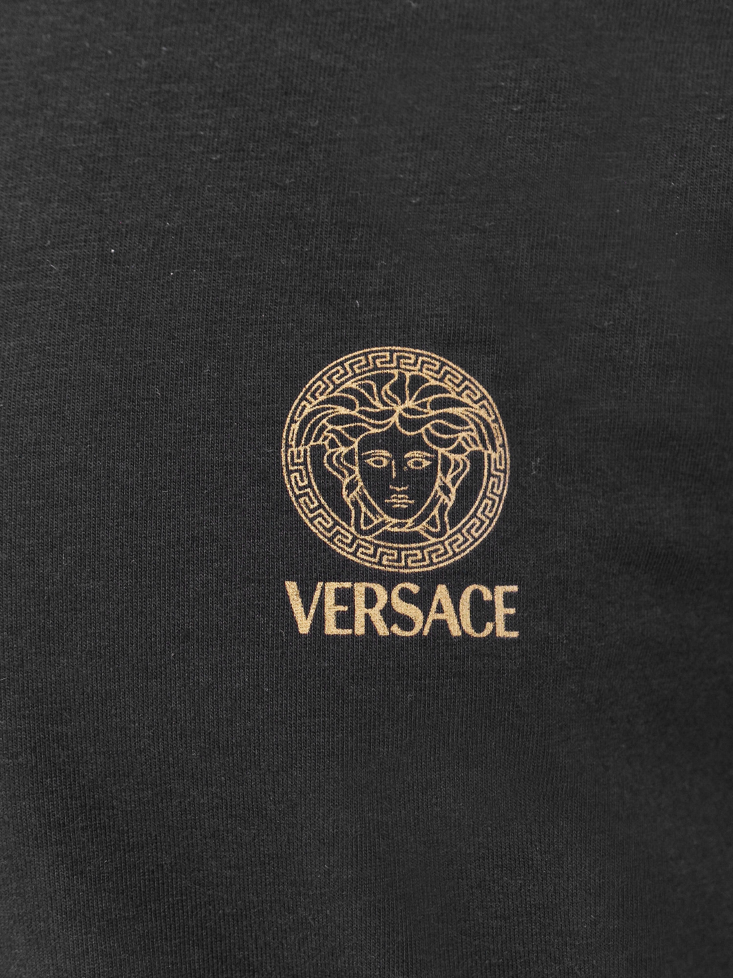 Shop Versace T-shirt In Nero