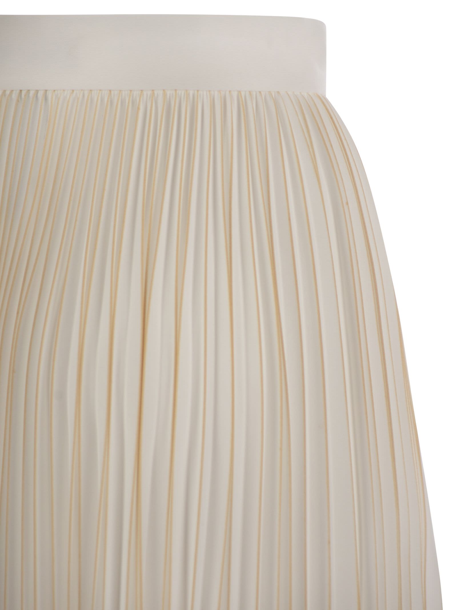 Fabiana Filippi Knee Length And Midi Skirt In White/beige