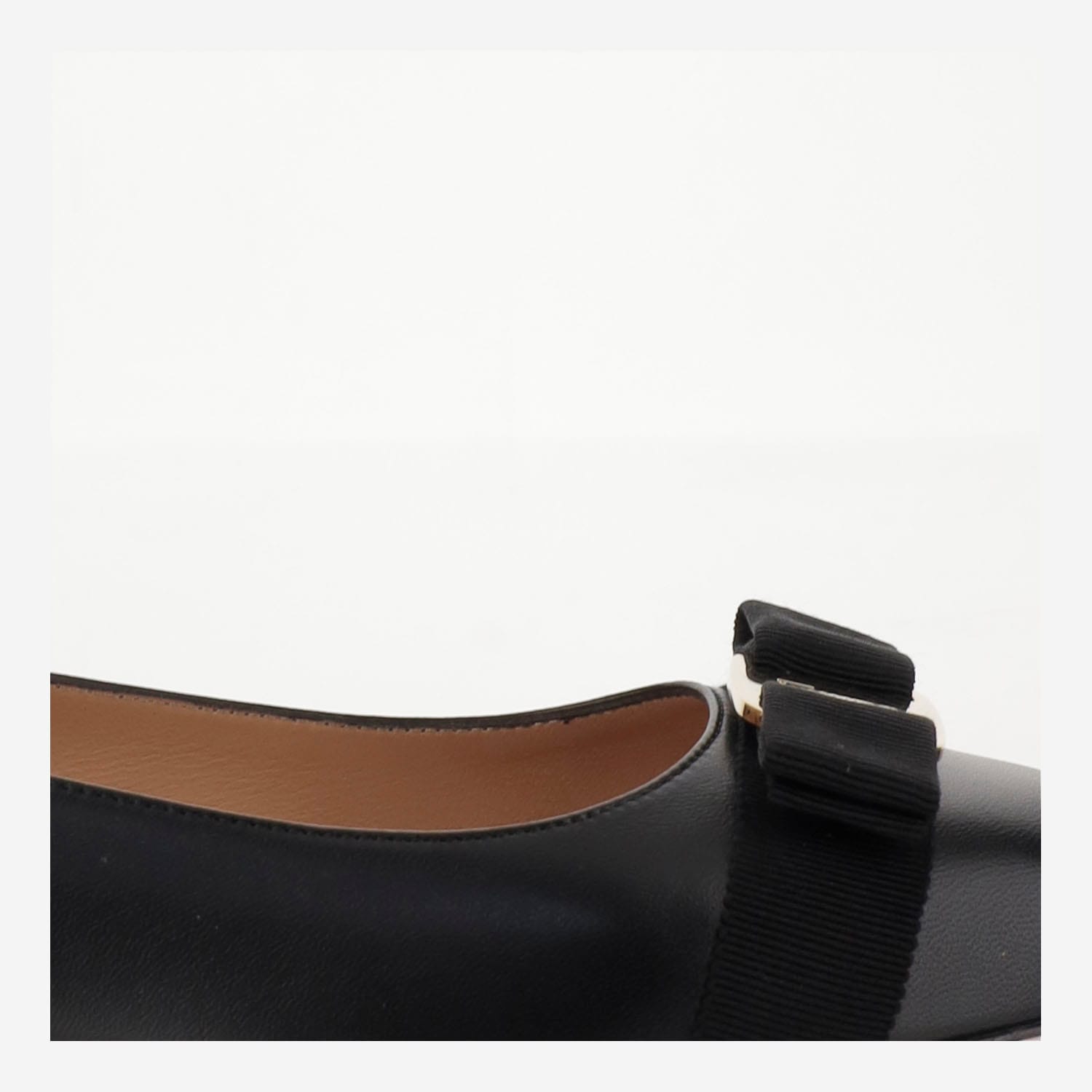 Ferragamo Ballet Flat Varina In Black