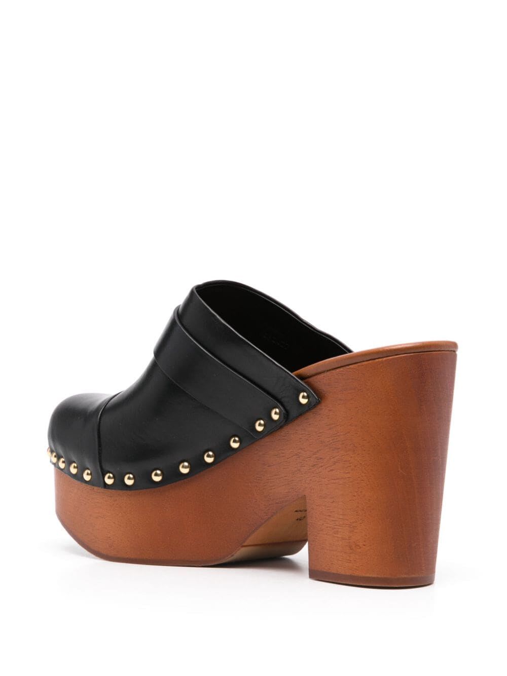 Shop Chloé Jeannette Clog In Black