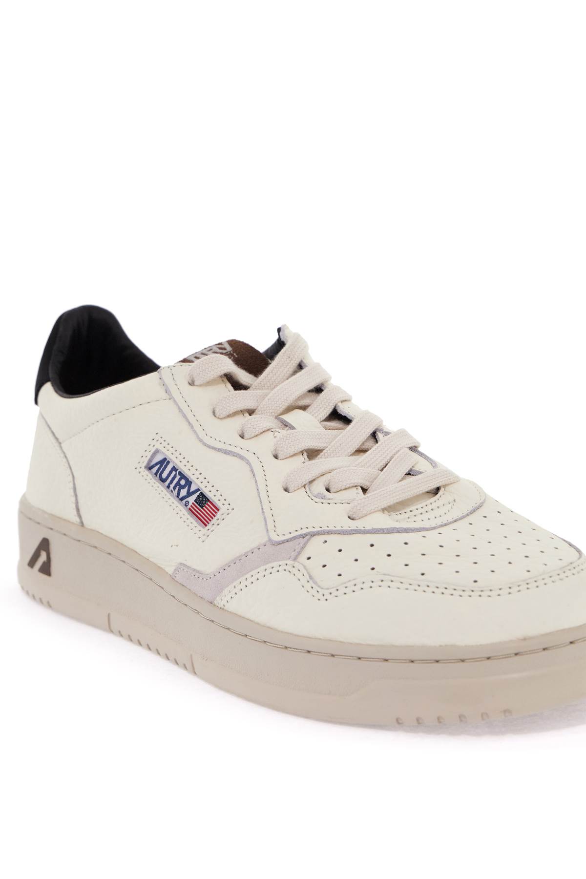 Autry "medalist" Low Sneaker In White