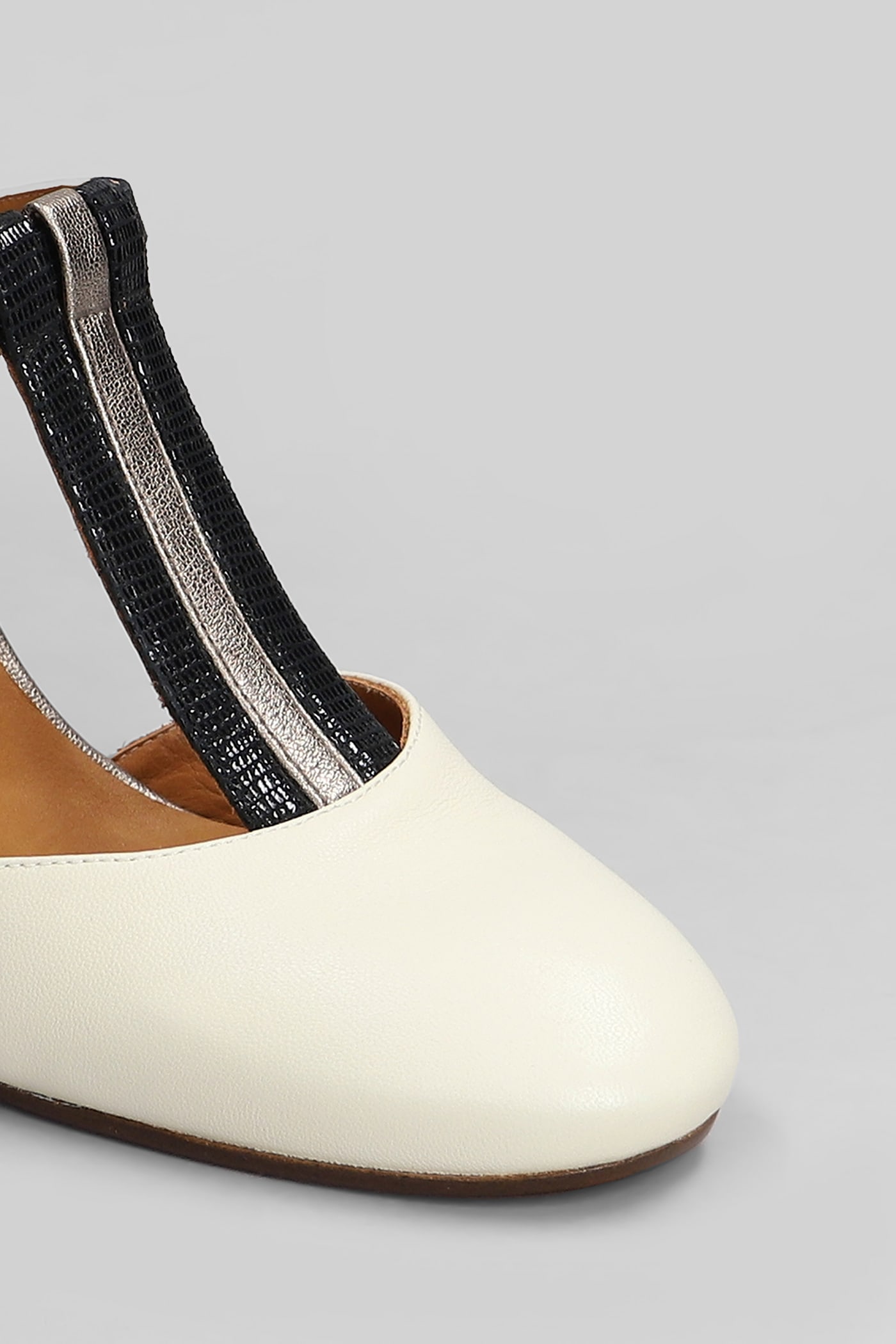 Chie Mihara Pumps In Beige Leather In Beige