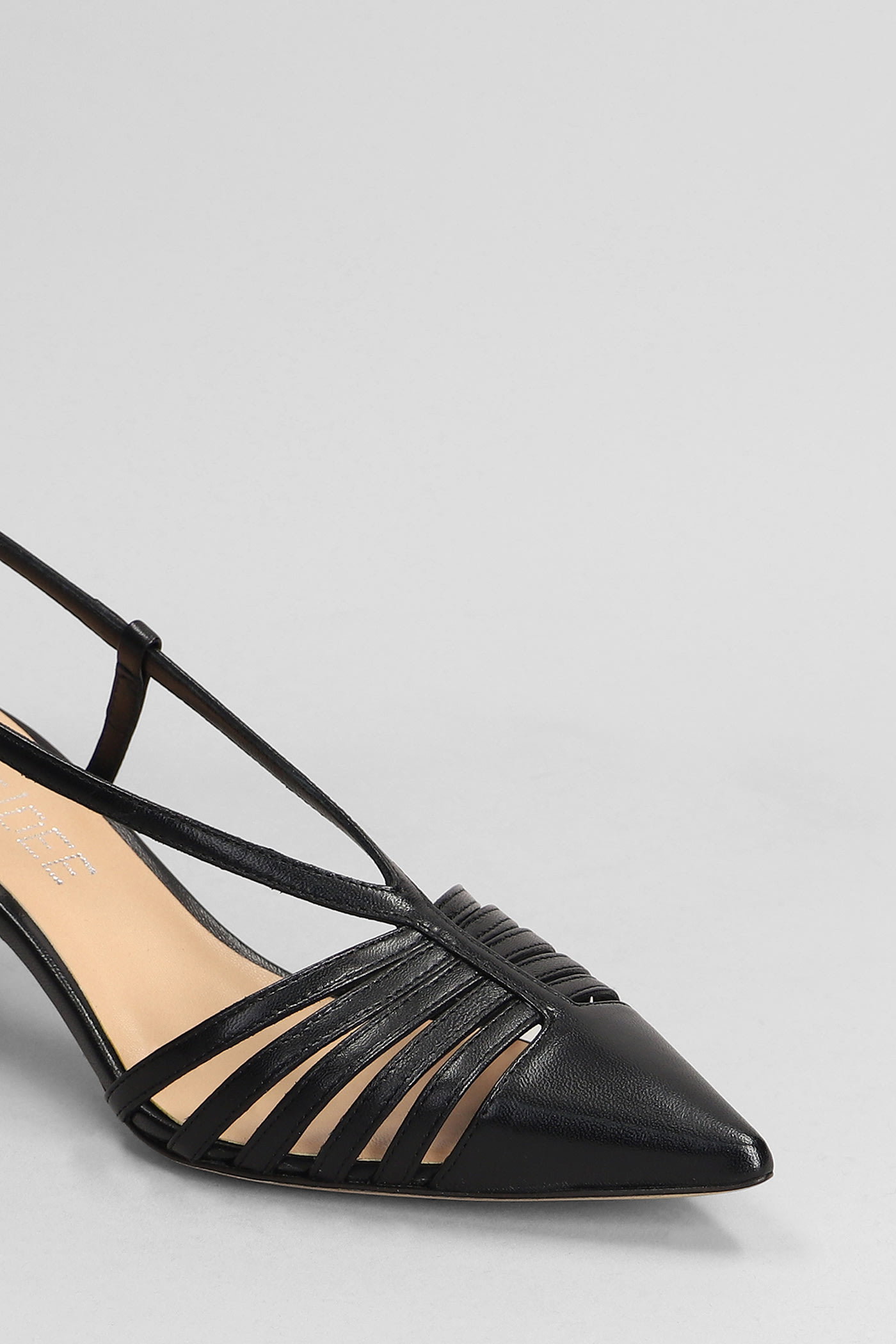 Julie Dee Pumps In Black Leather In Black