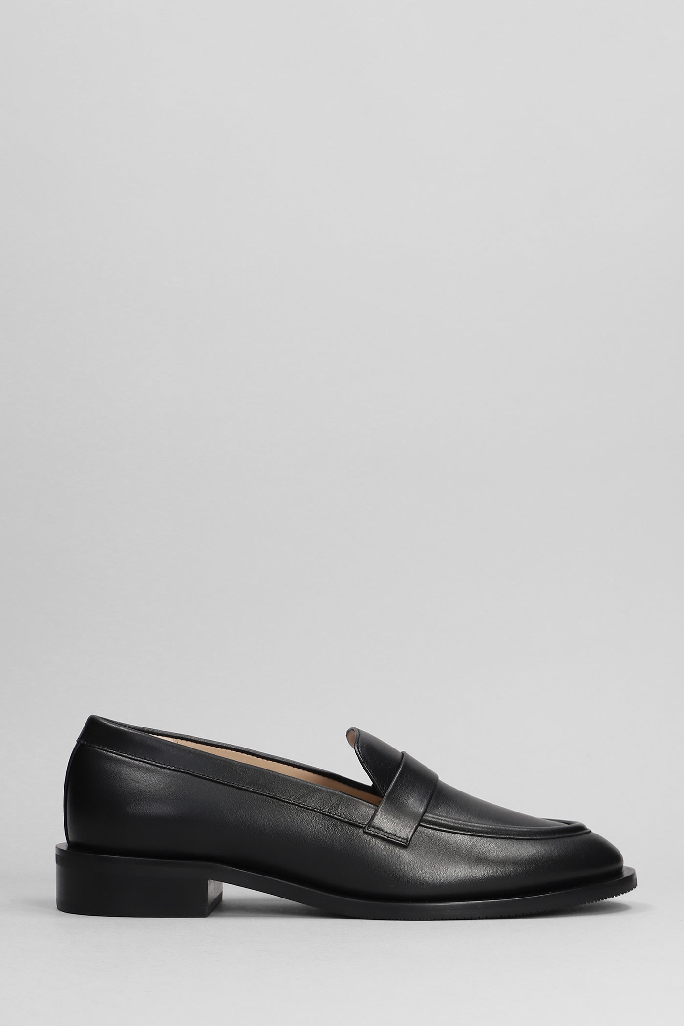 STUART WEITZMAN PALMER LOAFERS IN BLACK LEATHER