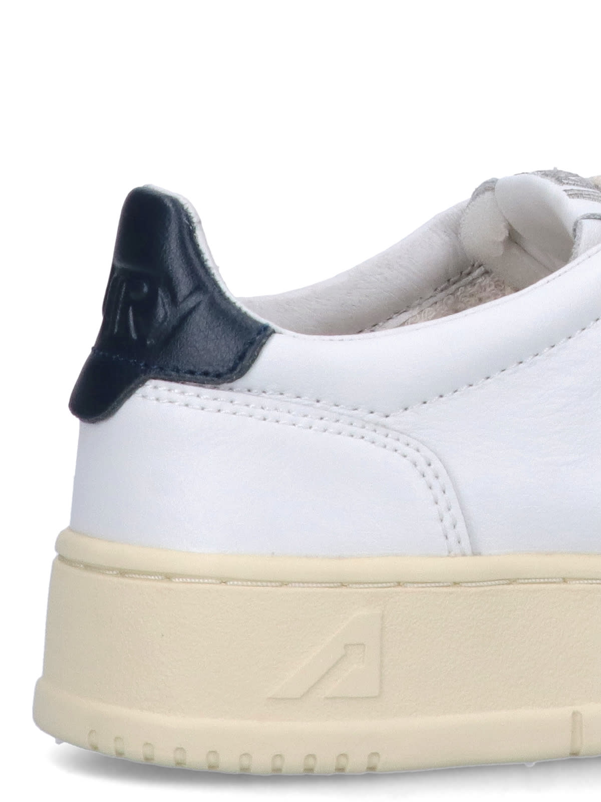 Shop Autry Medalist 01 Low Sneakers In White