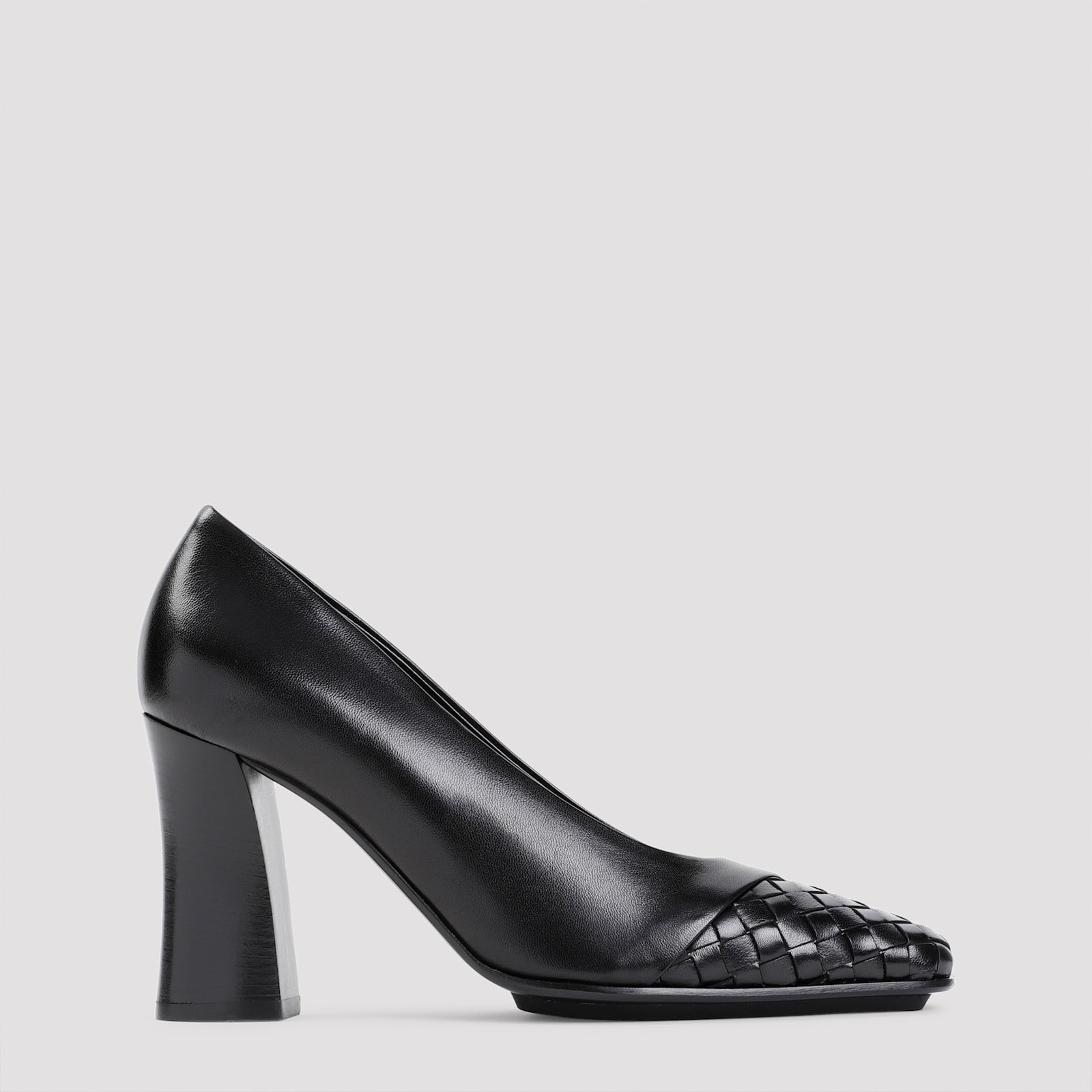 Shop Bottega Veneta Leather Pump In Black