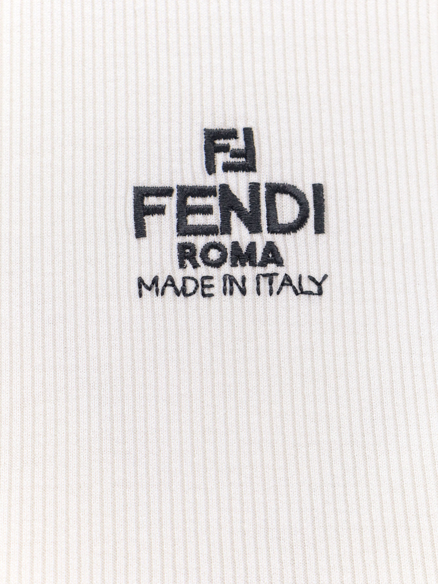 Shop Fendi T-shirt In Znm White