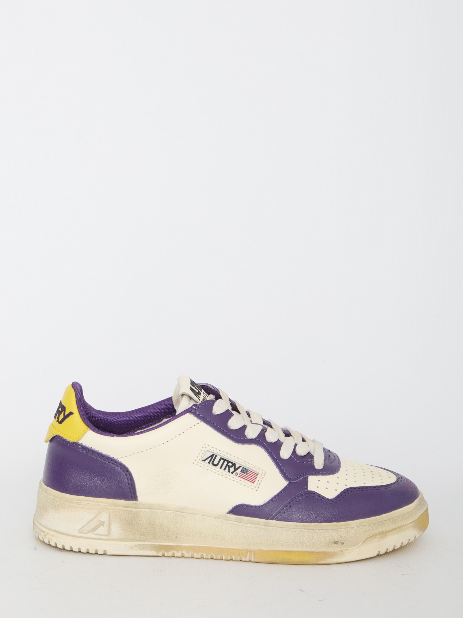 Shop Autry Medalist Low Super Vintage Sneakers In Freesia