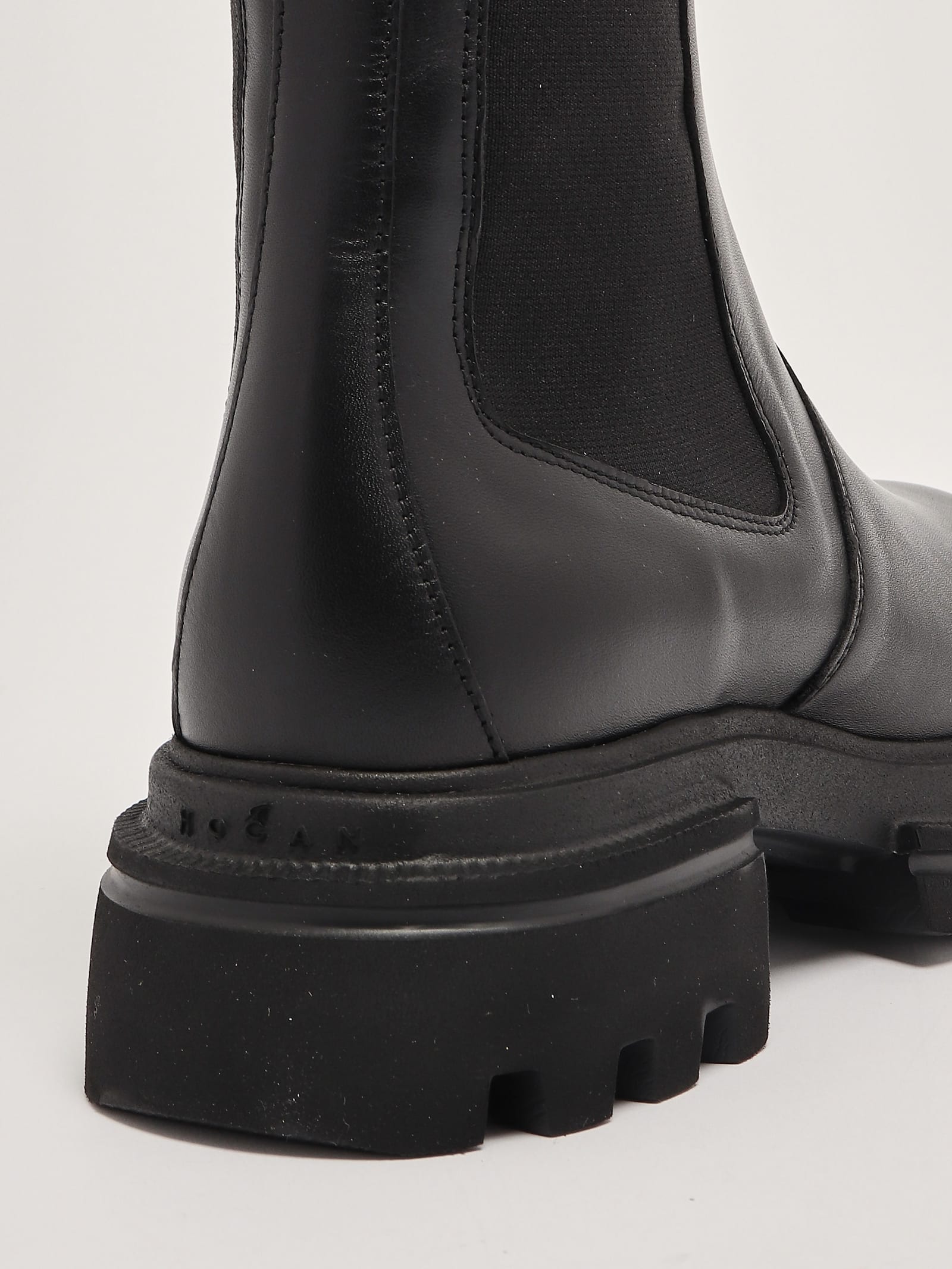 Shop Hogan H674 Chelsea Boots In Nero