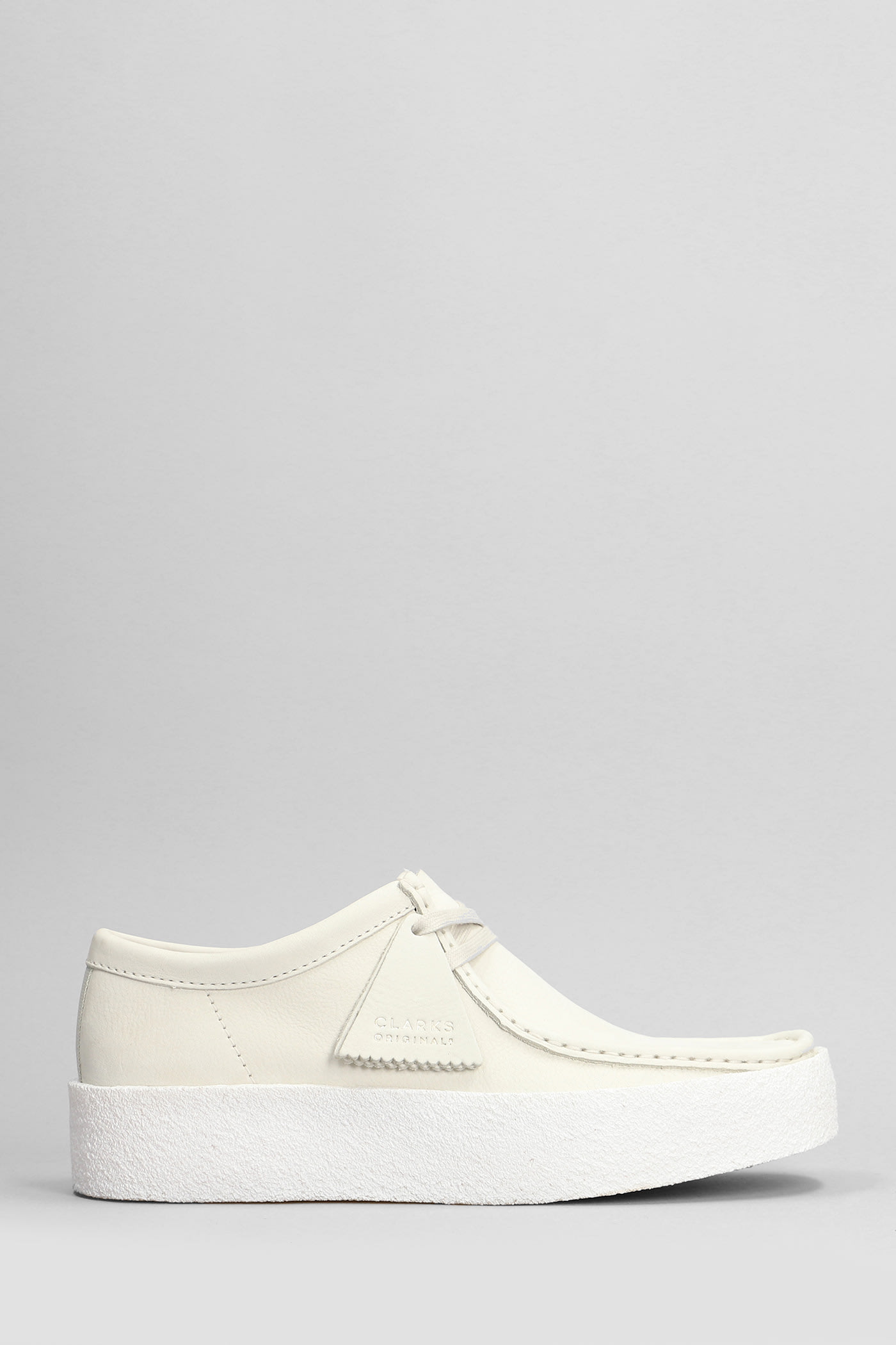 Wallabee Cup Lace Up Shoes In White Nubuck