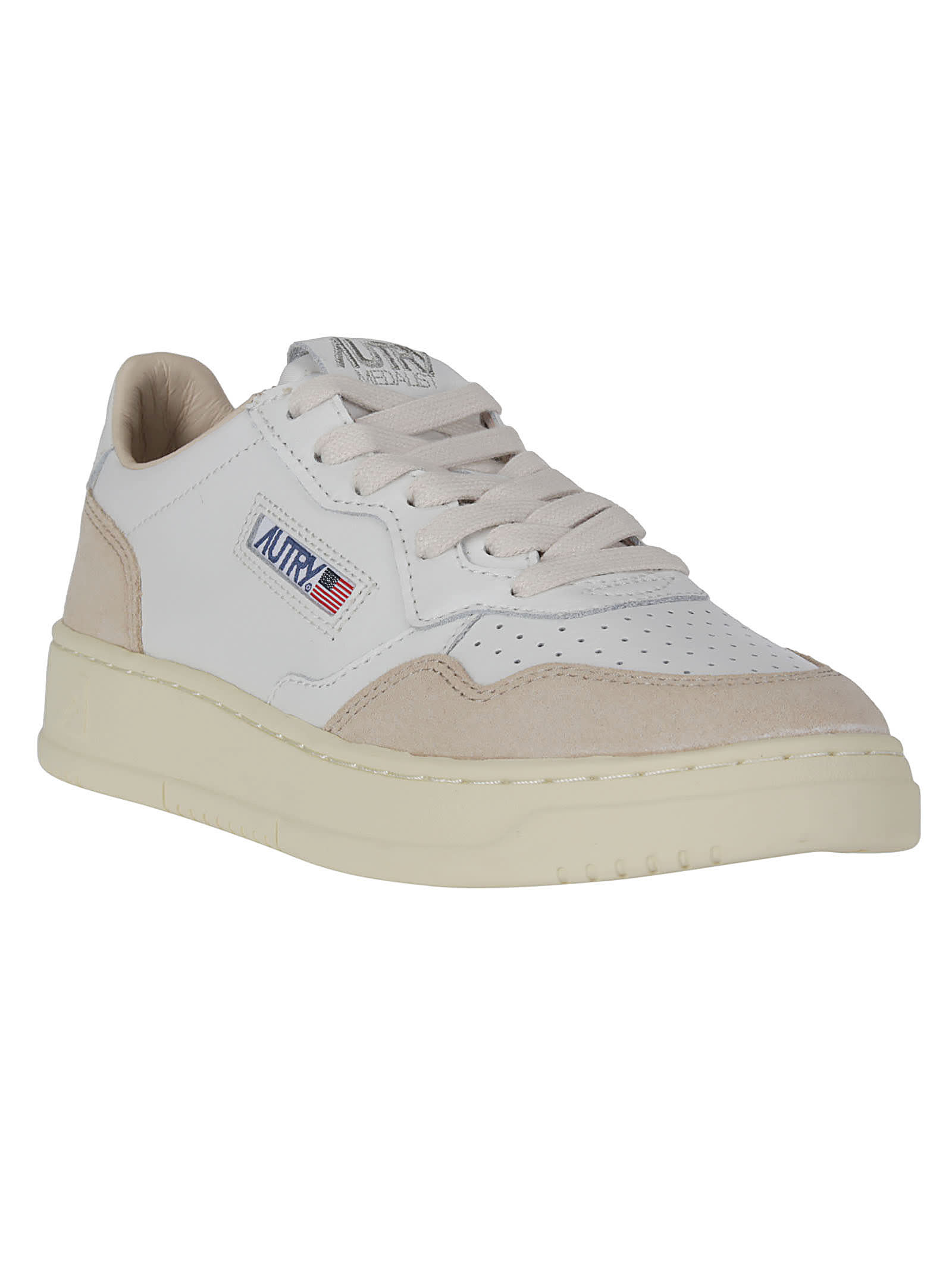 Shop Autry Medalist Low Wom In White