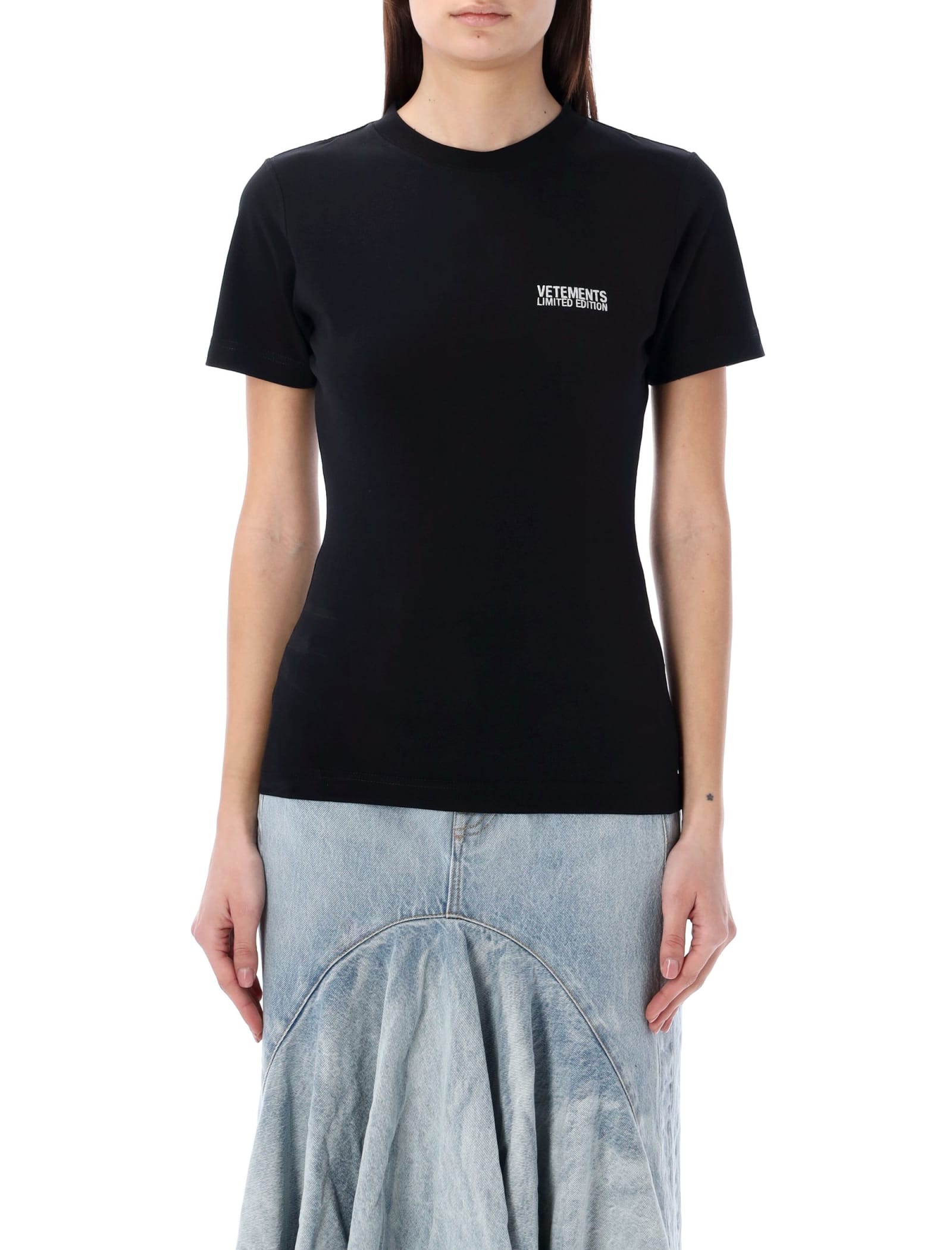 VETEMENTS EMBROIDERED LOGO T-SHIRT