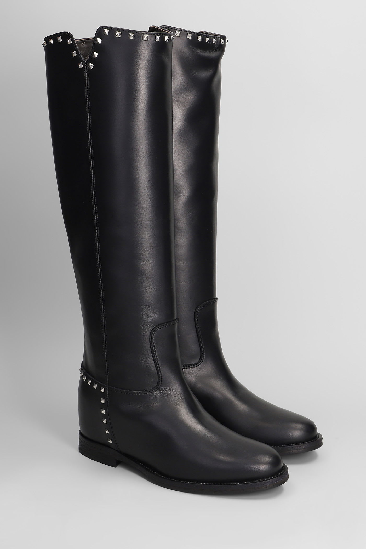 Via Roma 15 Split Boot With Pyramid Edges In Black
