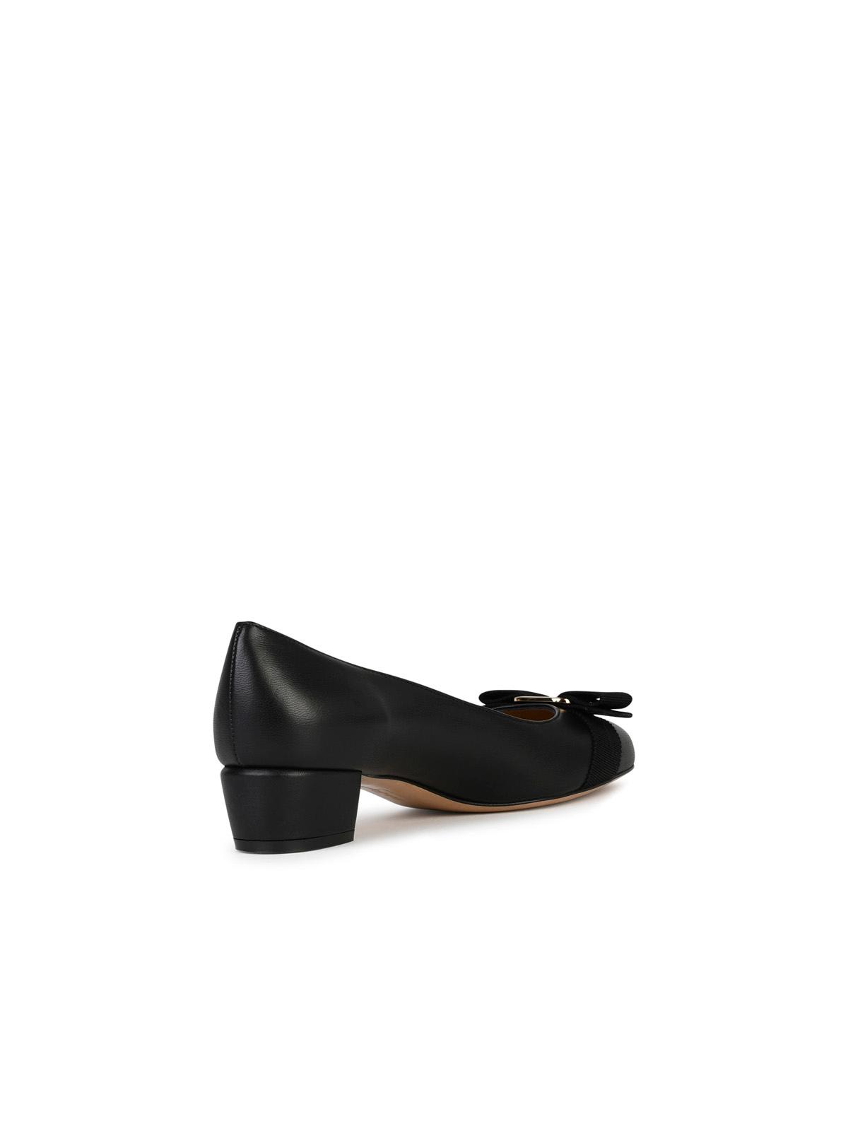 Ferragamo Signature Bow Pumps With Low Block Heel In Black