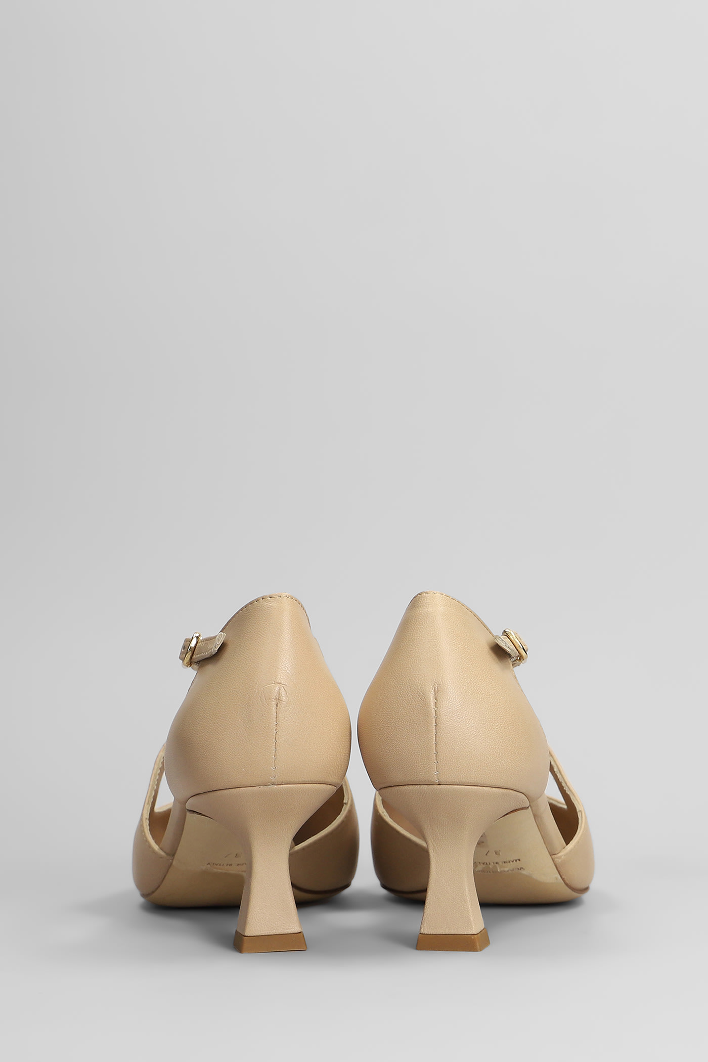 Julie Dee Pumps In Powder Leather In Powder