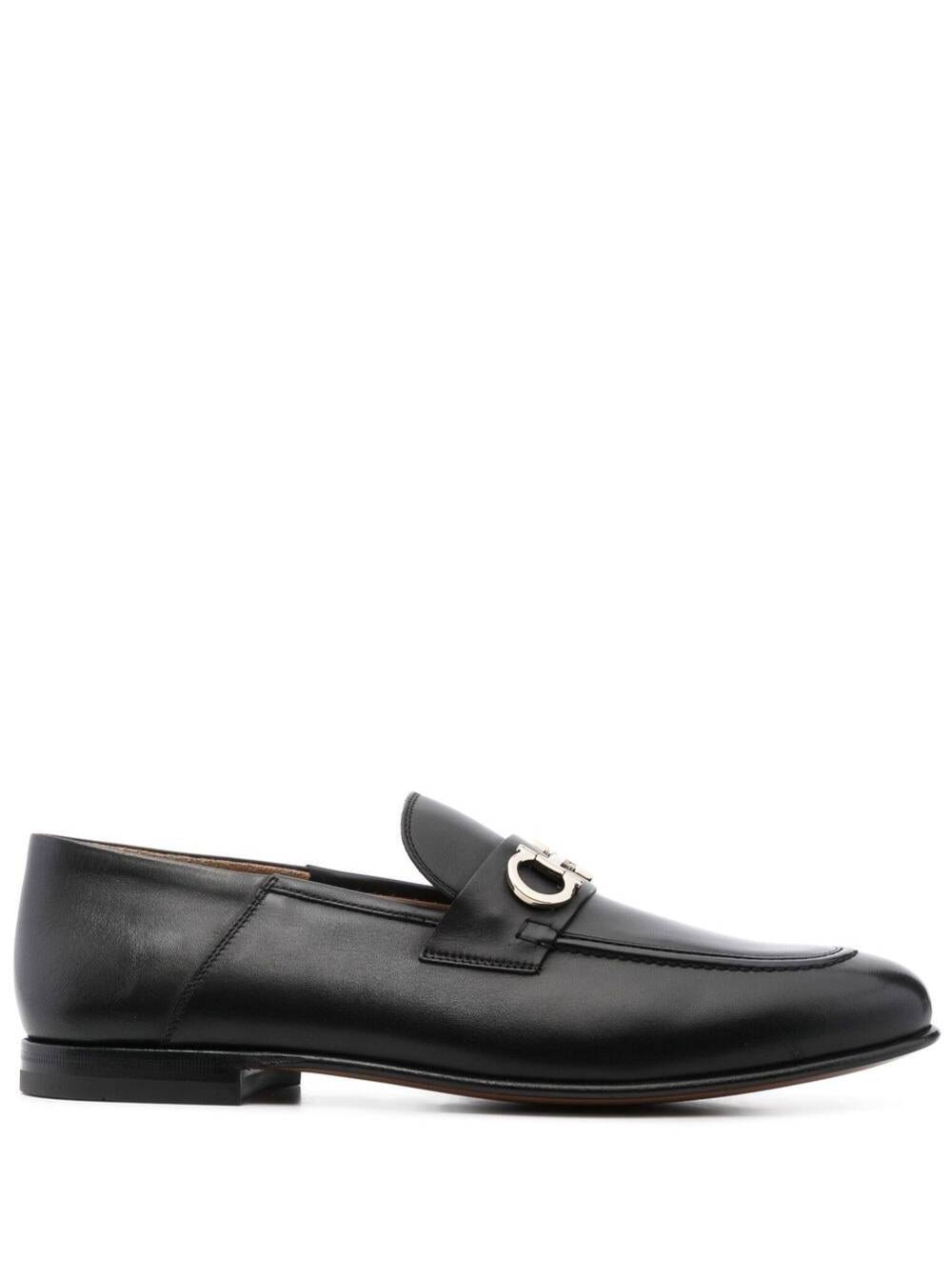 FERRAGAMO BLACK GIN LOAFERS WITH METAL LOGO PLACQUE AT THE FRONT IN CALF LEATHER MAN