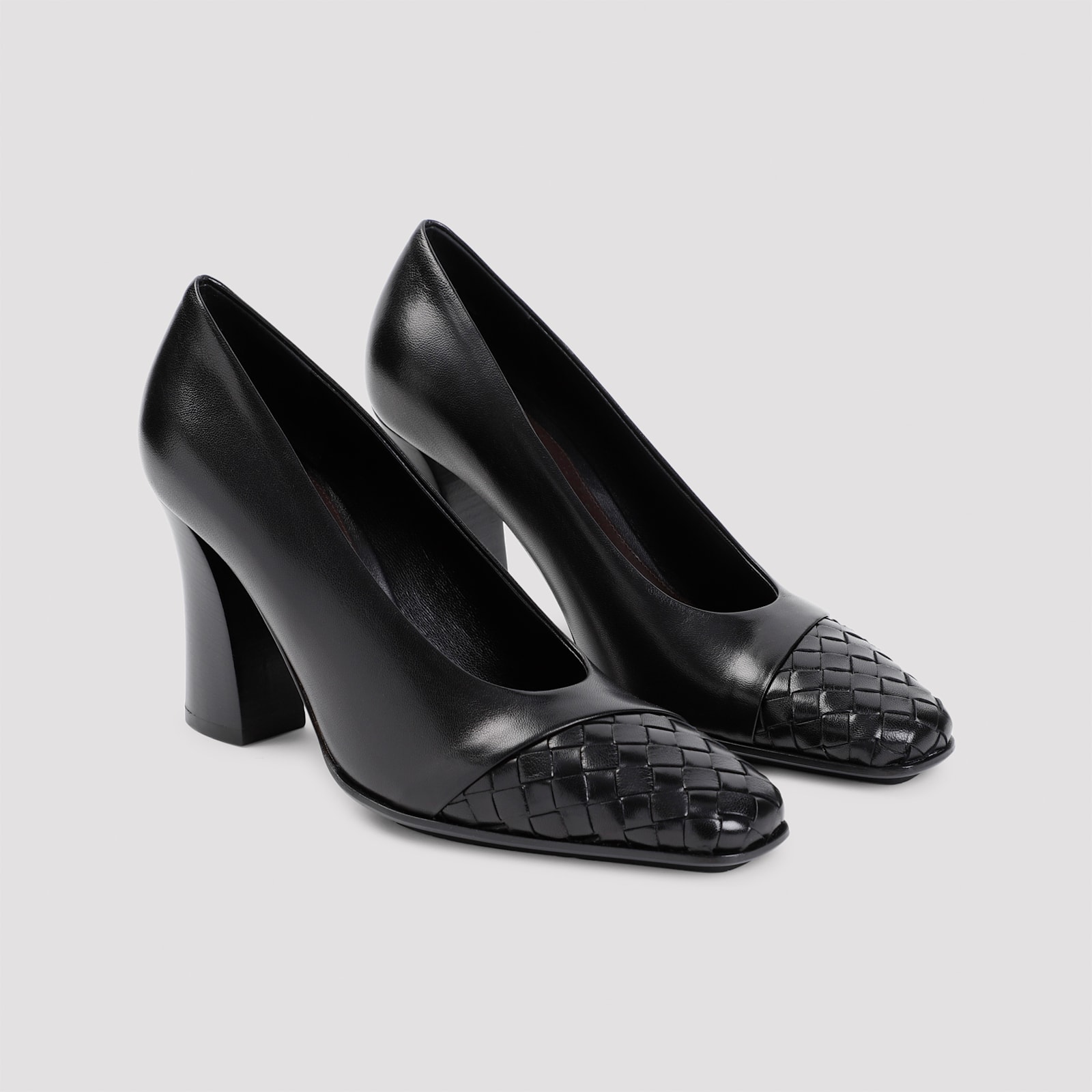 Shop Bottega Veneta Leather Pump In Black