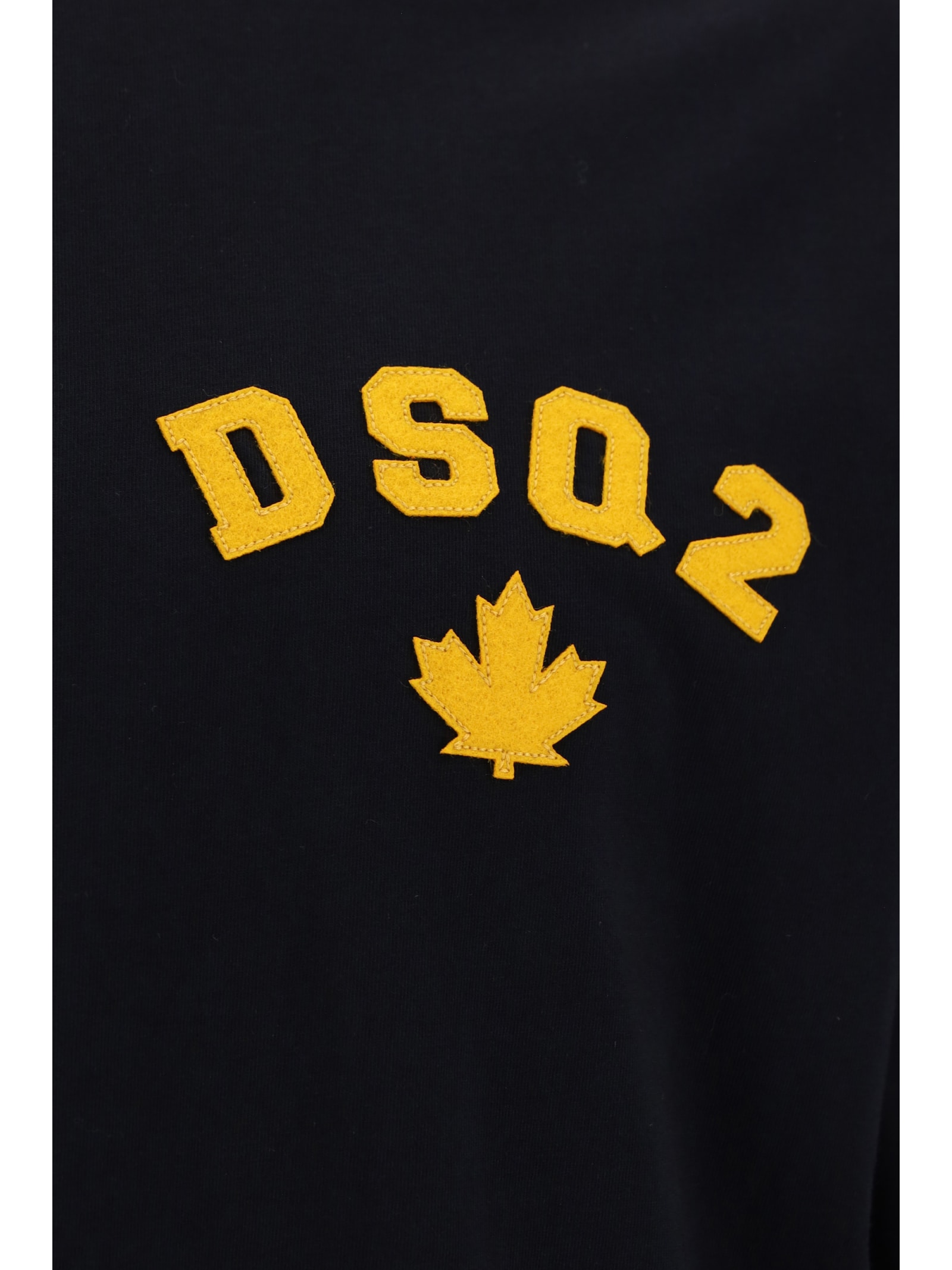 Shop Dsquared2 T-shirt In Black