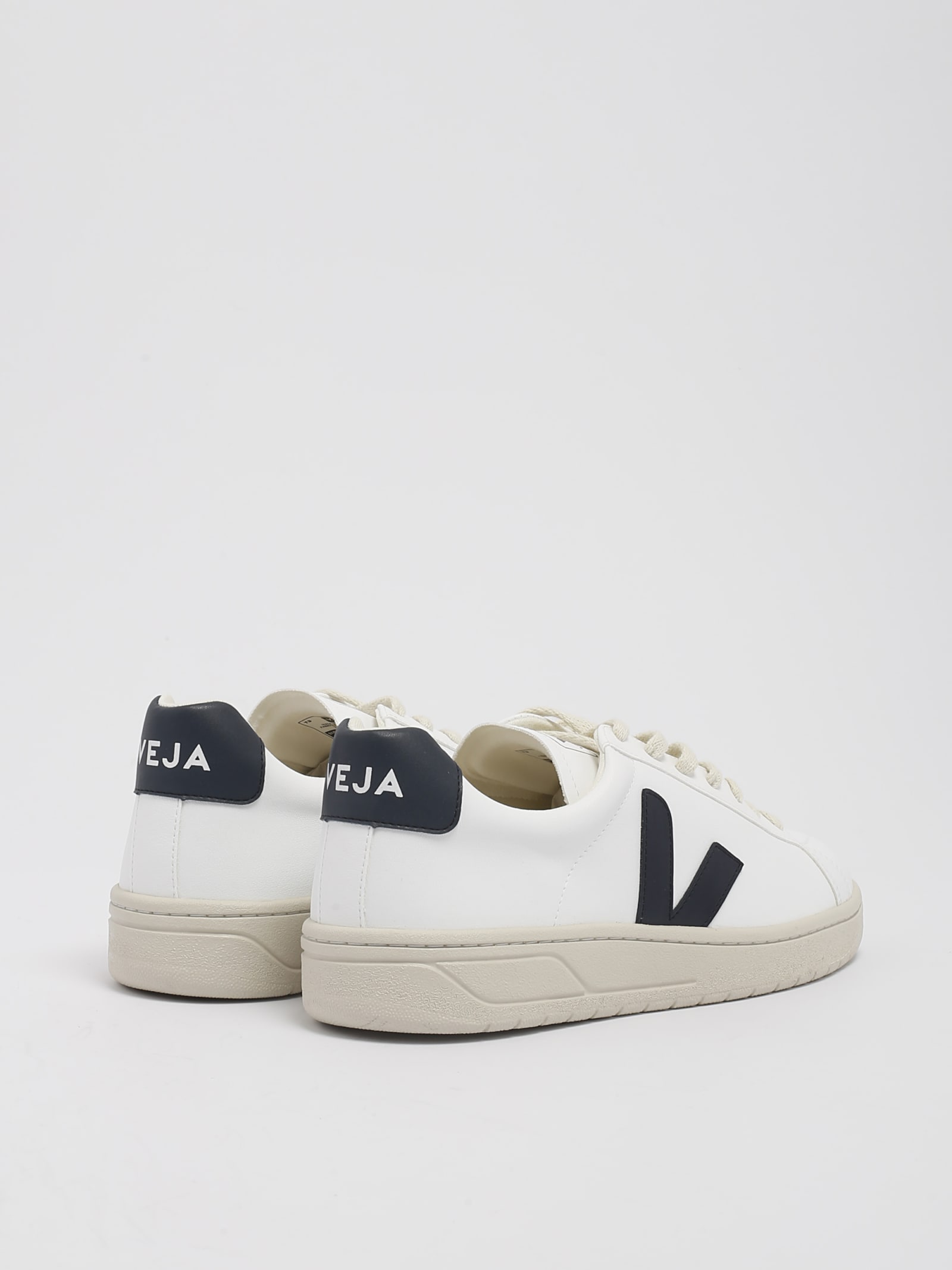 Shop Veja Sneakers Sneaker In Bianco