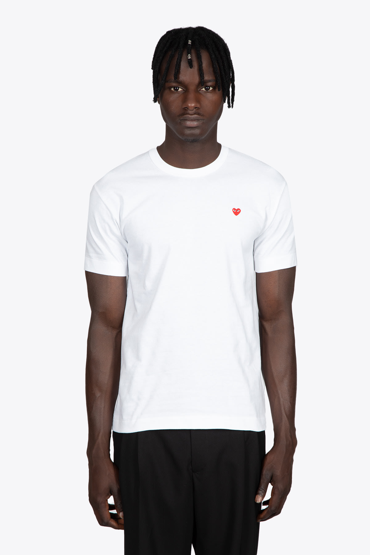 COMME DES GARÇONS PLAY MENS T-SHIRT KNIT WHITE COTTON T-SHIRT WITH SMALL HEART PATCH