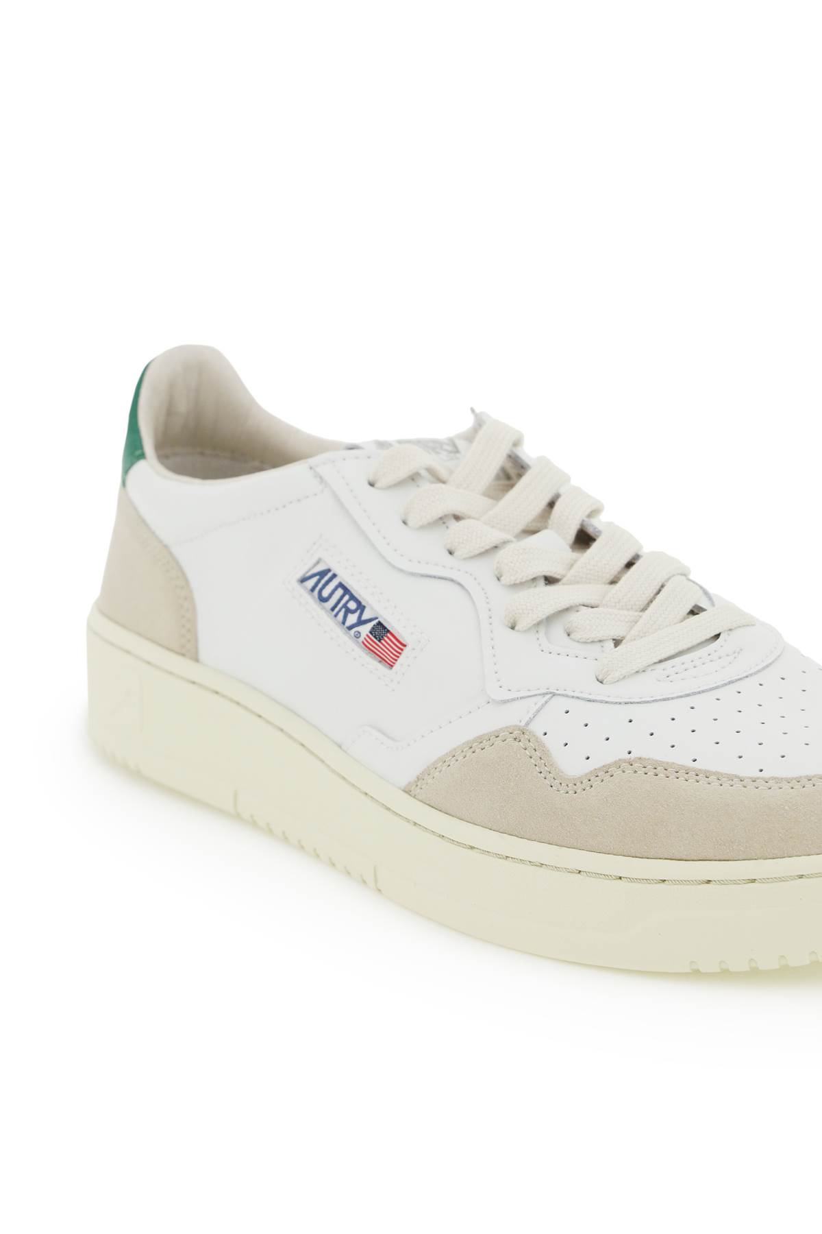 Autry Medalist Low Sneakers In White