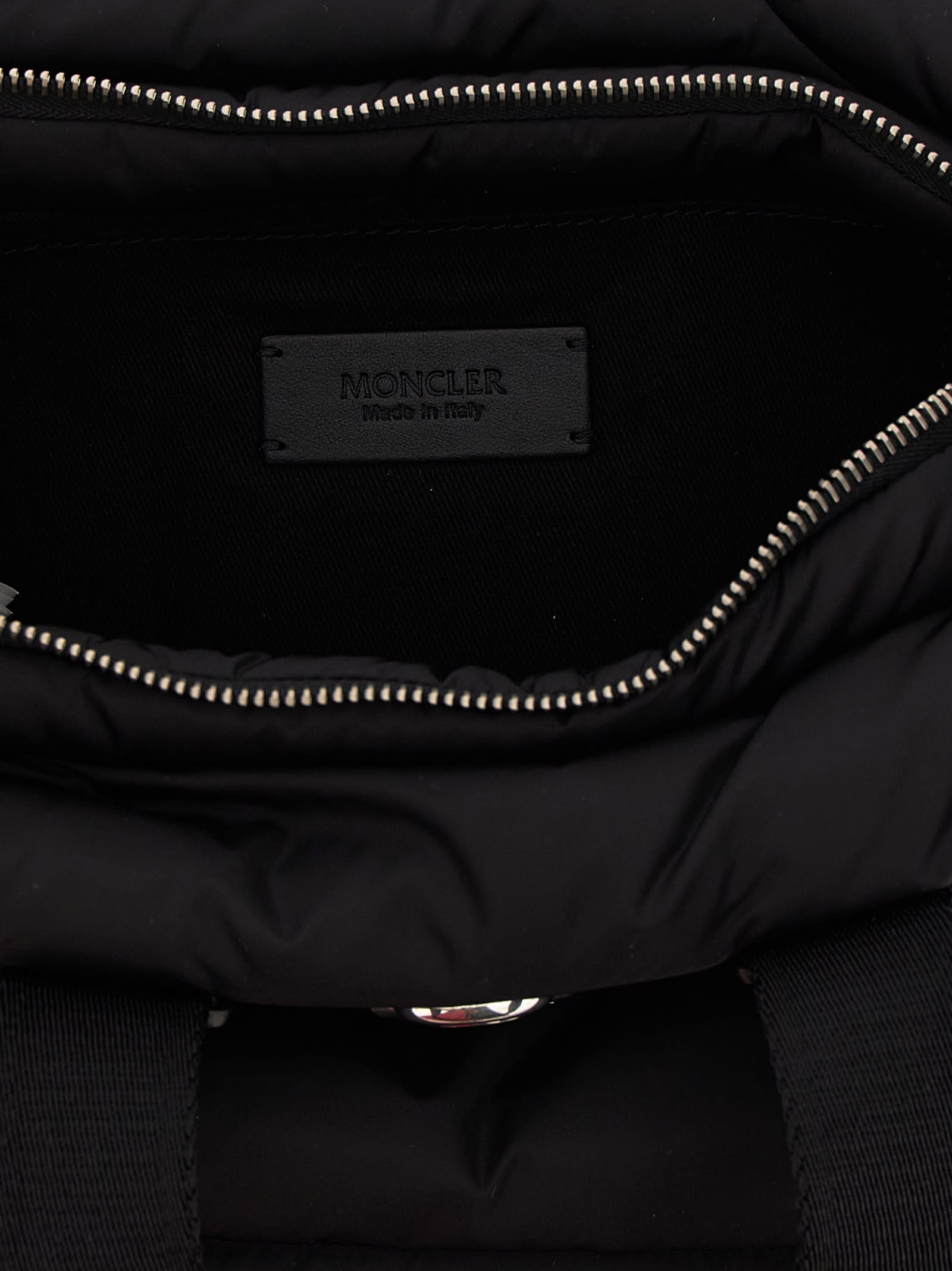 Moncler Borsa A Mano Caradoc Mini In Tessuto Nero Donna In Black