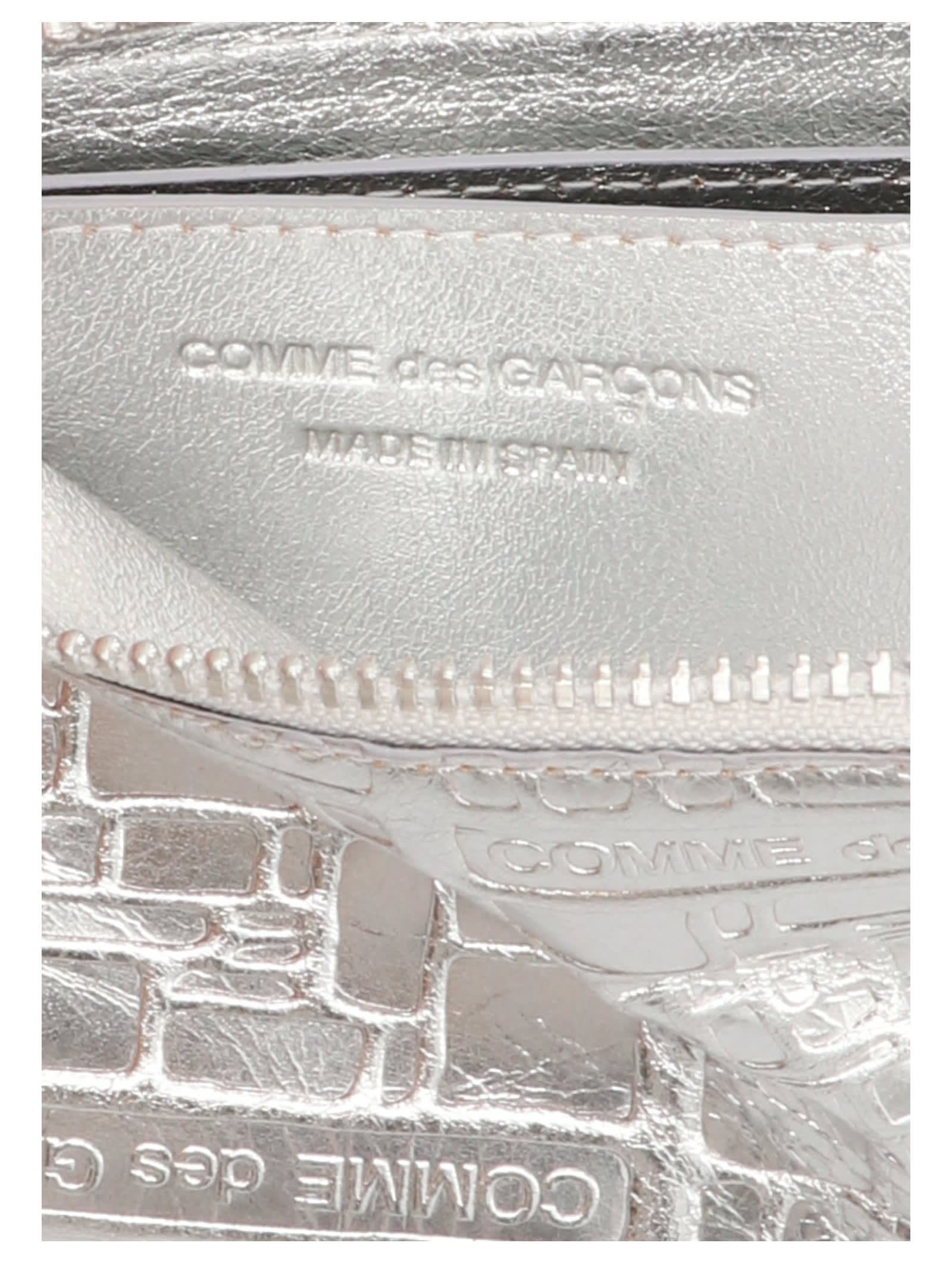 Comme Des Garçons Raised Logo Textured Finish Wallet In Silver