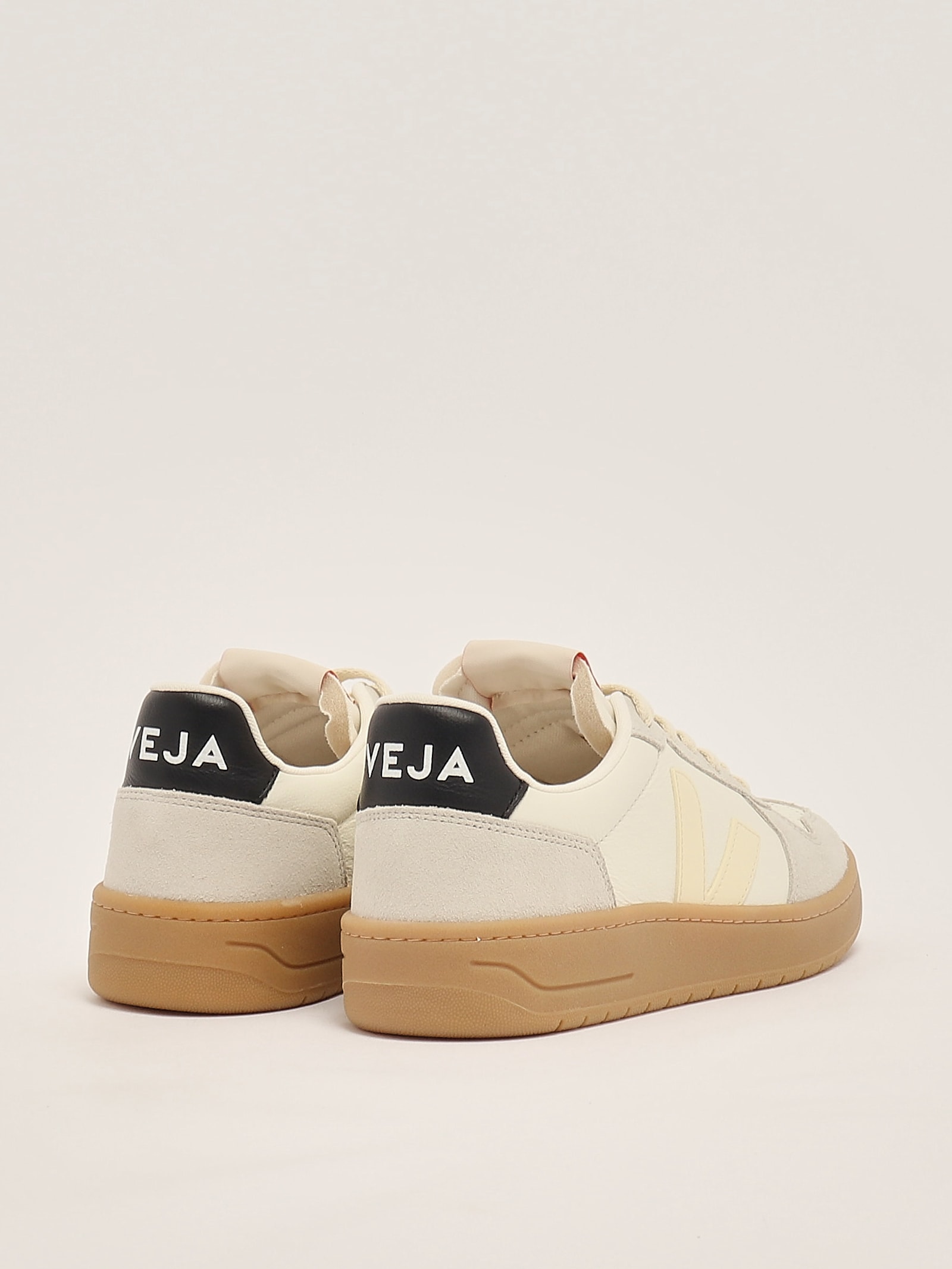 Veja V-82 In Pelle O.t. Sneaker In White