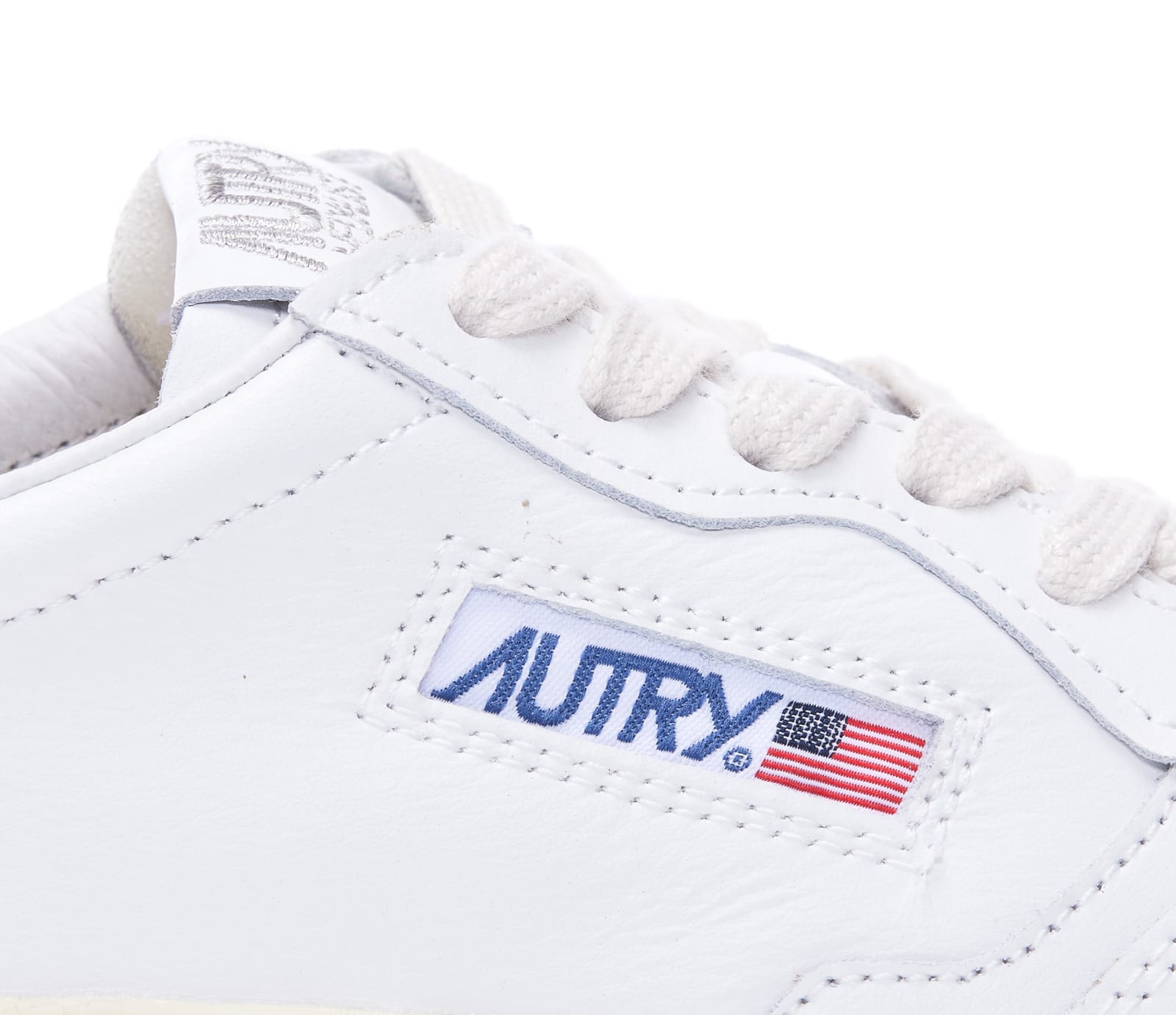 Shop Autry Low Medialist Sneakers In Bianco