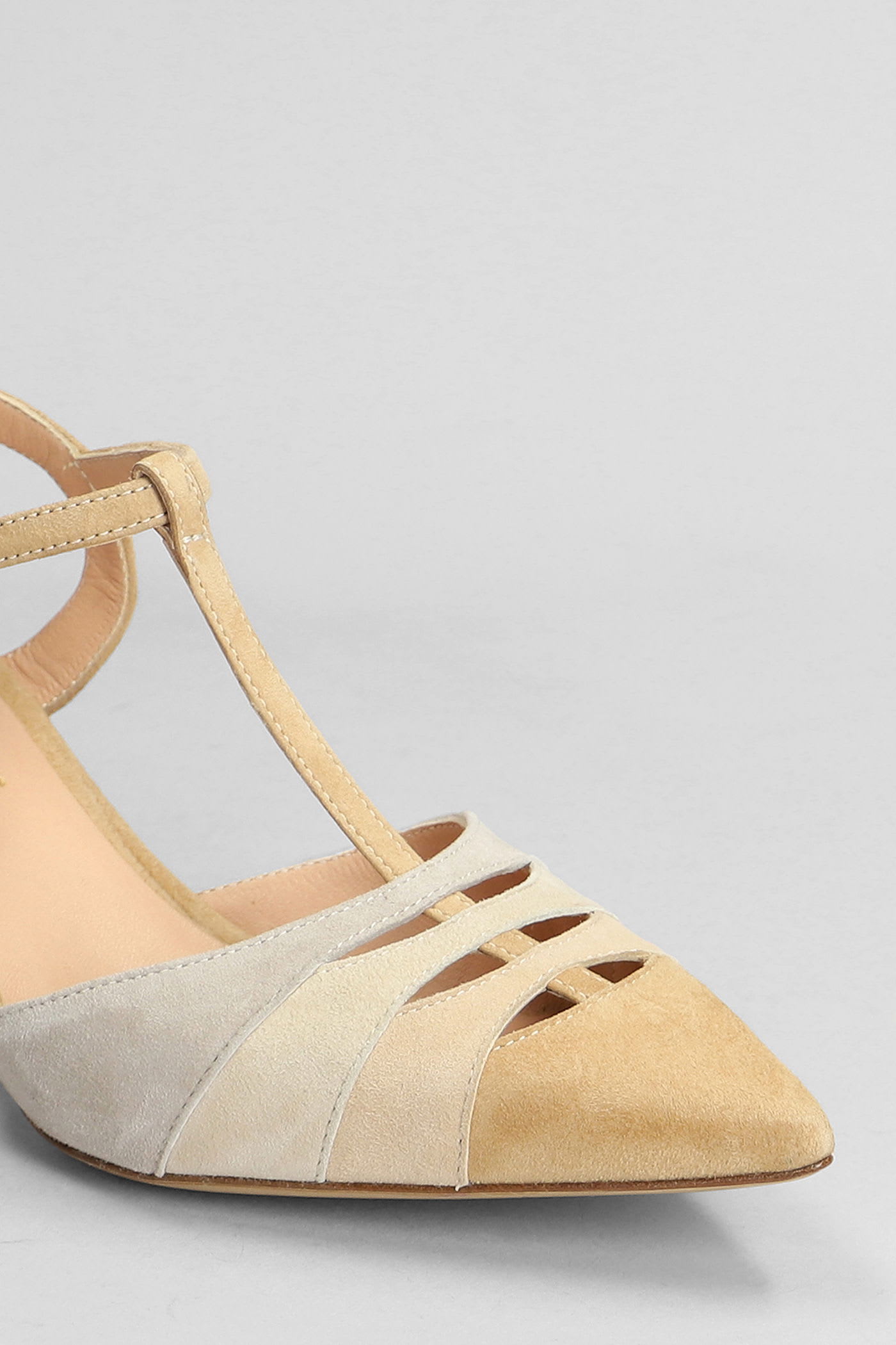 Julie Dee Pumps In Beige Suede