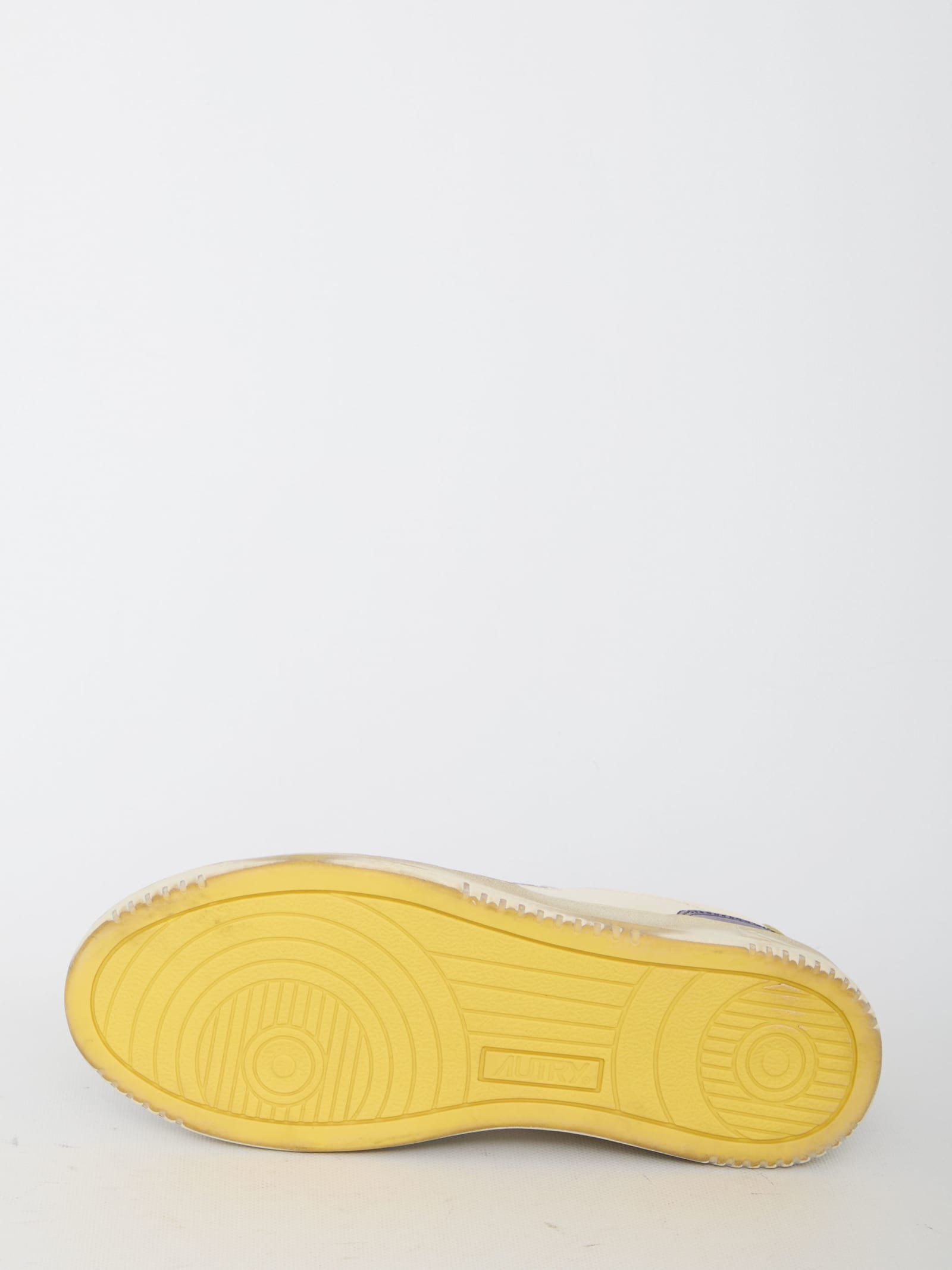Shop Autry Medalist Low Super Vintage Sneakers In Freesia