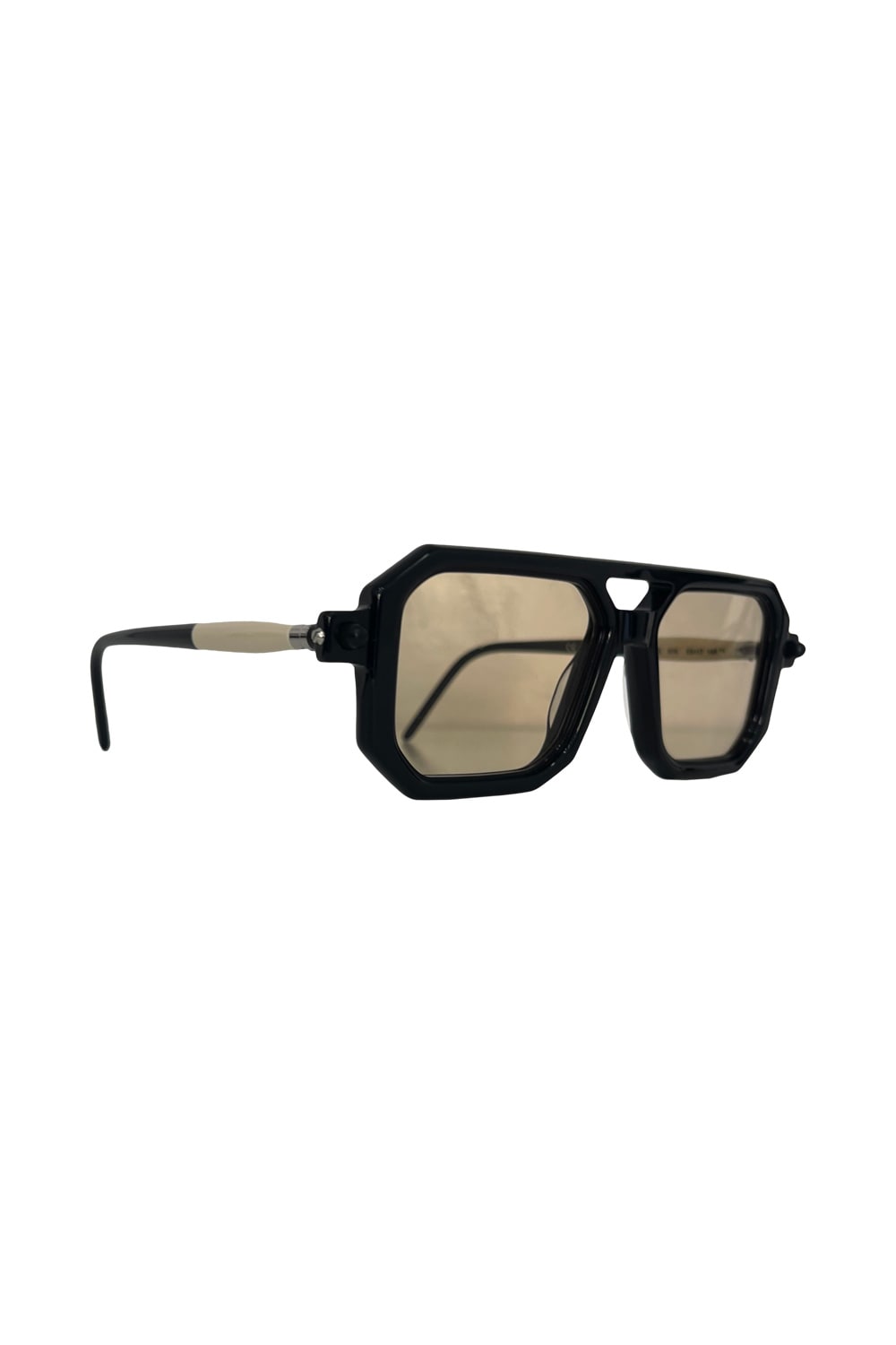 Kuboraum Mask P8 Byb In Black Shine/ Ivory/ Light Brown Lens