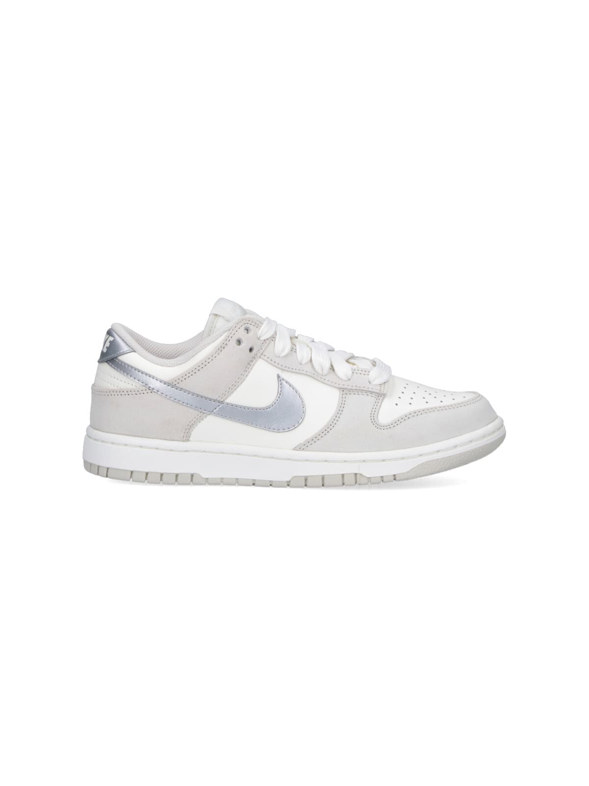 Nike Dunk Low Retro Sneakers In White