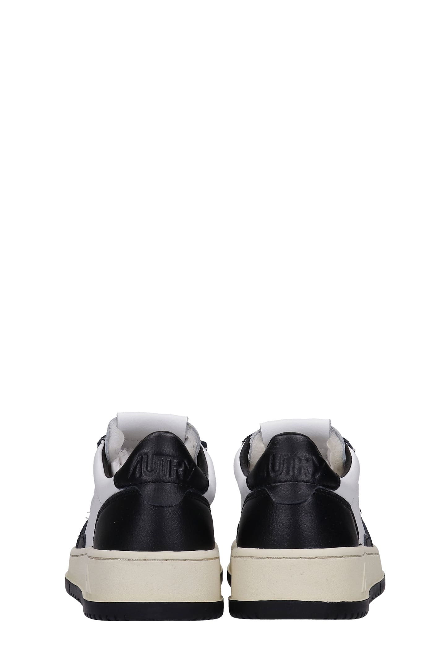 Shop Autry 01 Sneakers In White Leather In Black/white