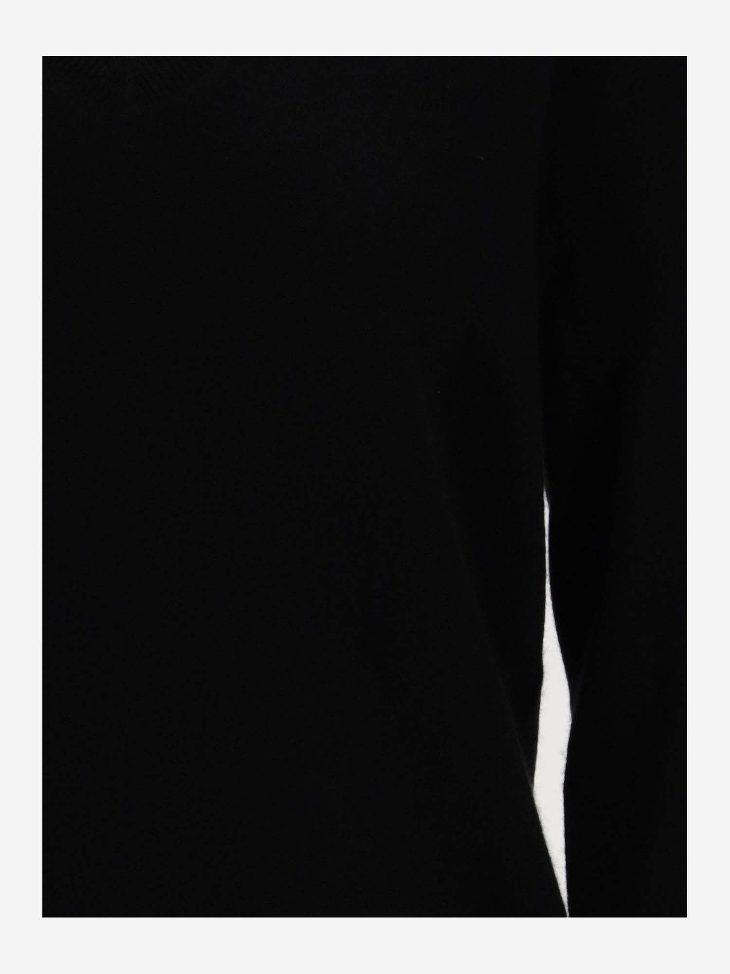 Vince Pure Cashmere V-neck Pullover With Ribbed Edges In Black