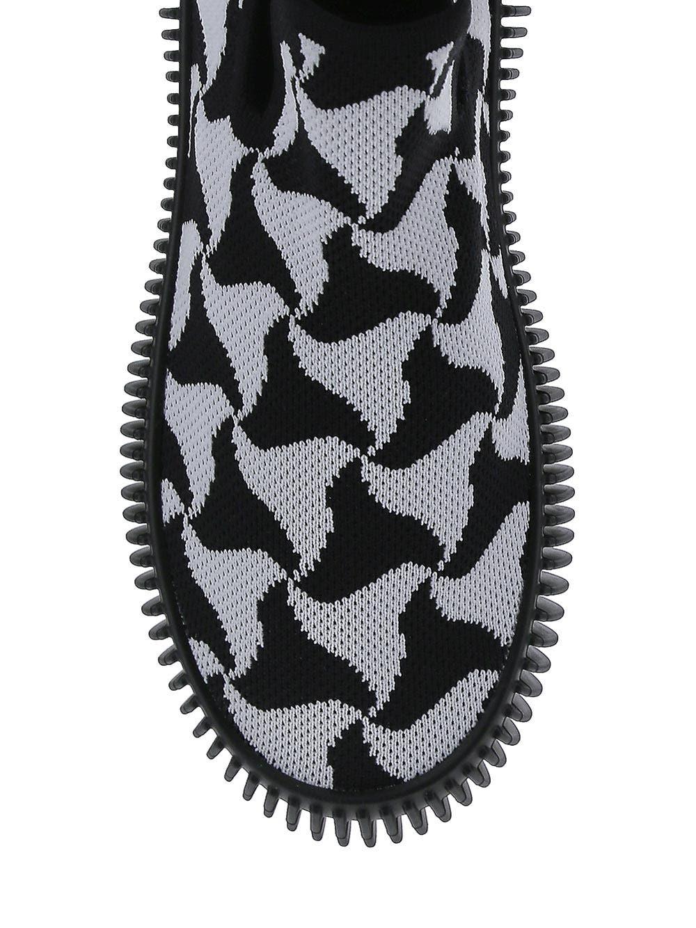 Bottega Veneta Ripple Wave Patter Slip-on Sneakers In Black