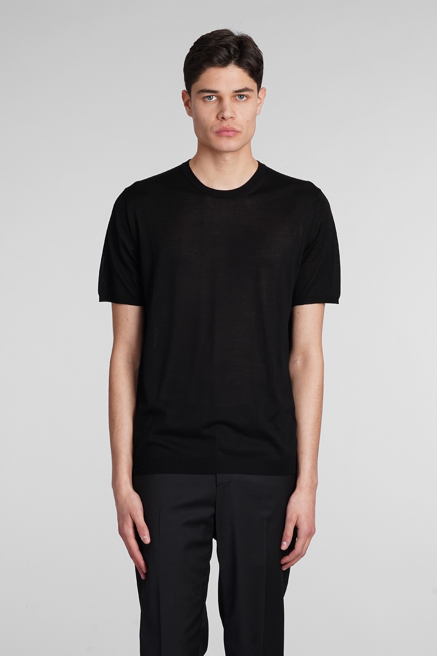 Shop Roberto Collina T-shirt In Black Silk