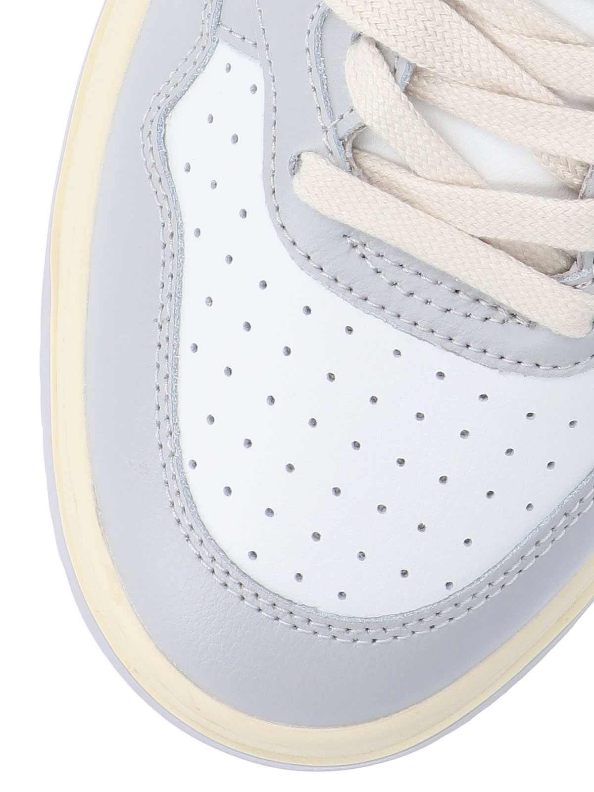 Autry 01 Sneakers In White Suede And Leather In White/grey