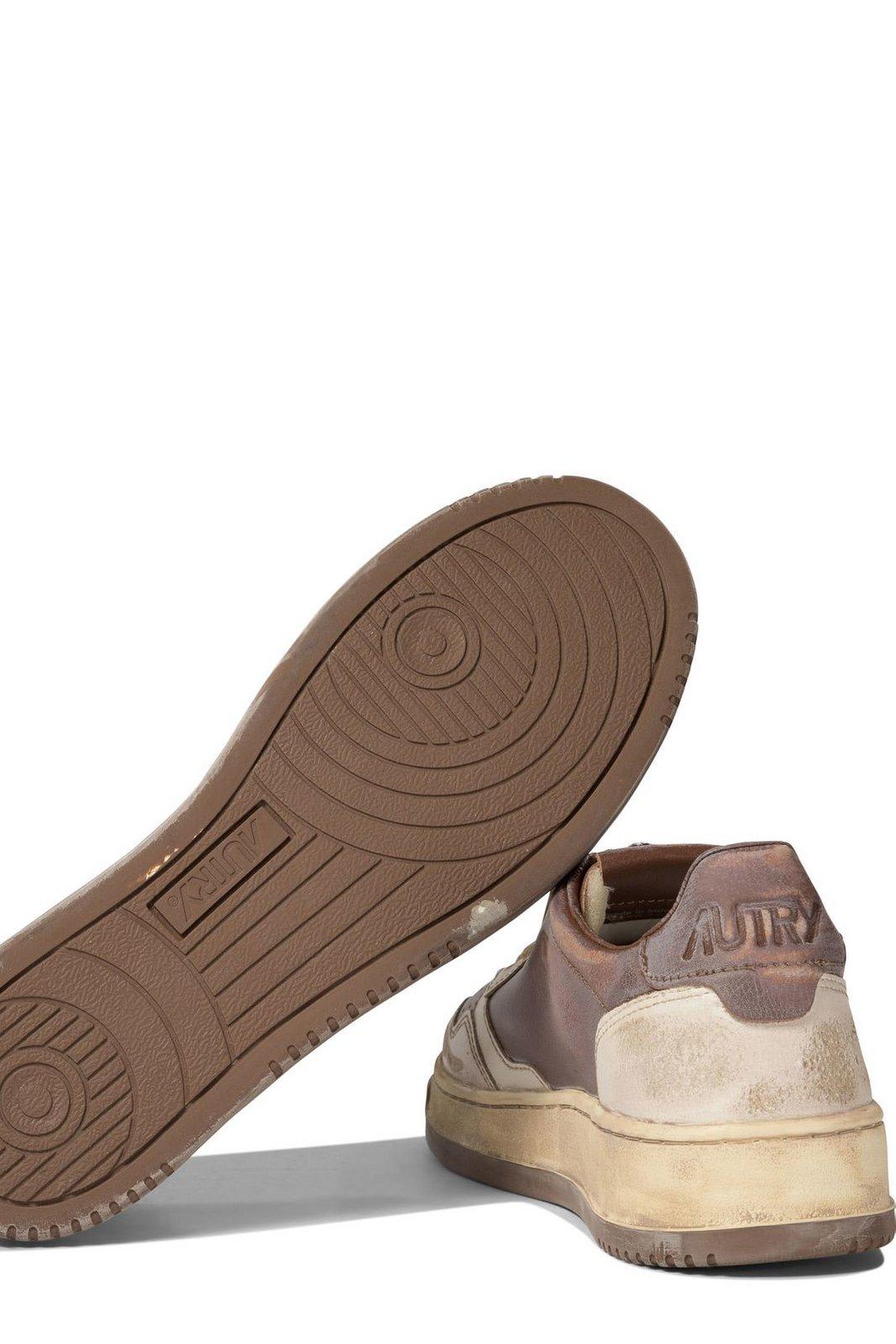 Shop Autry Medalist Low Super Vintage Sneakers In Leat/mud Patridge