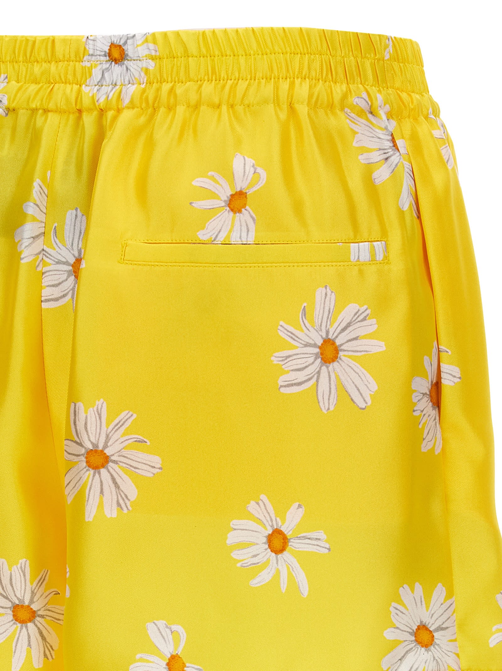 Moschino All-over Daisy Print Silk Twill Shorts In Yellow
