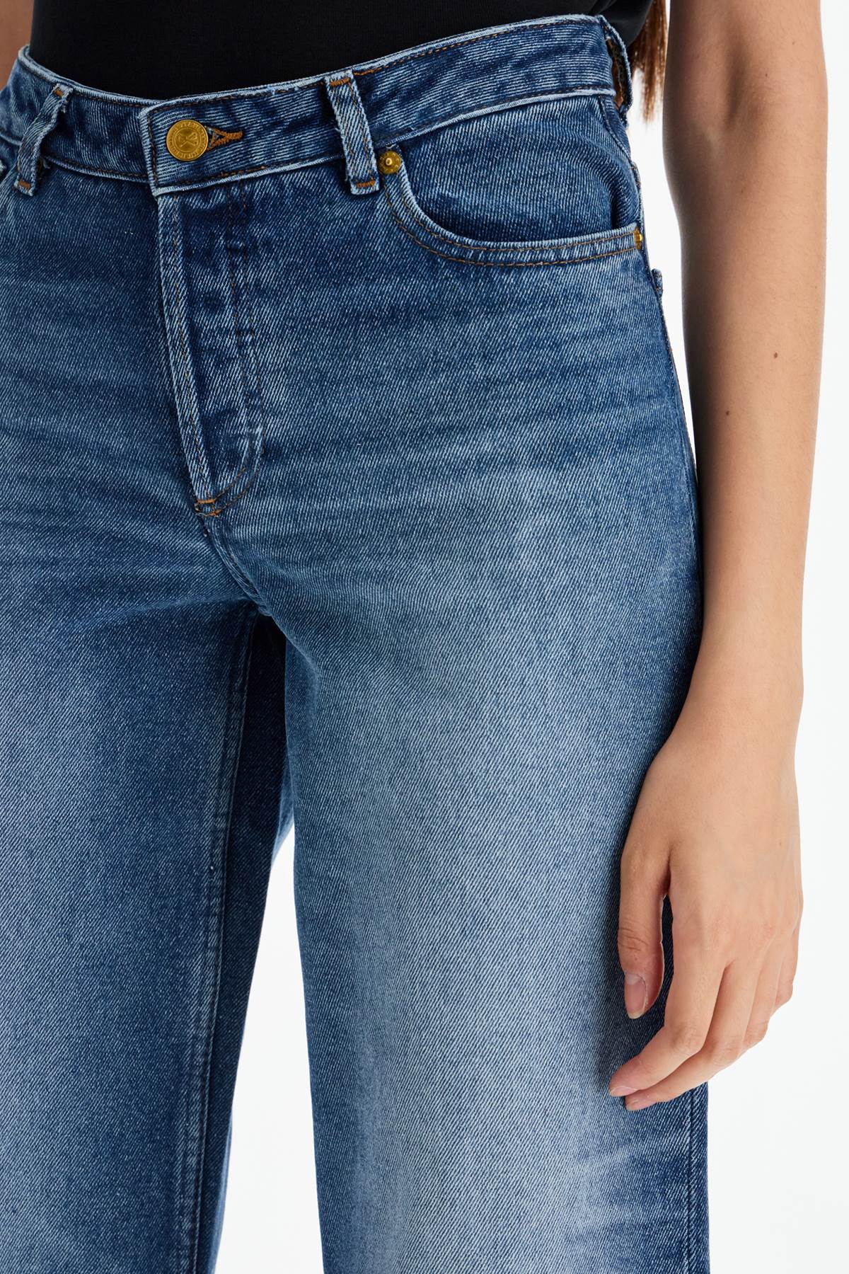 Shop Apc Straight-cut Elisabeth Jeans In Indigo Delave (blue)