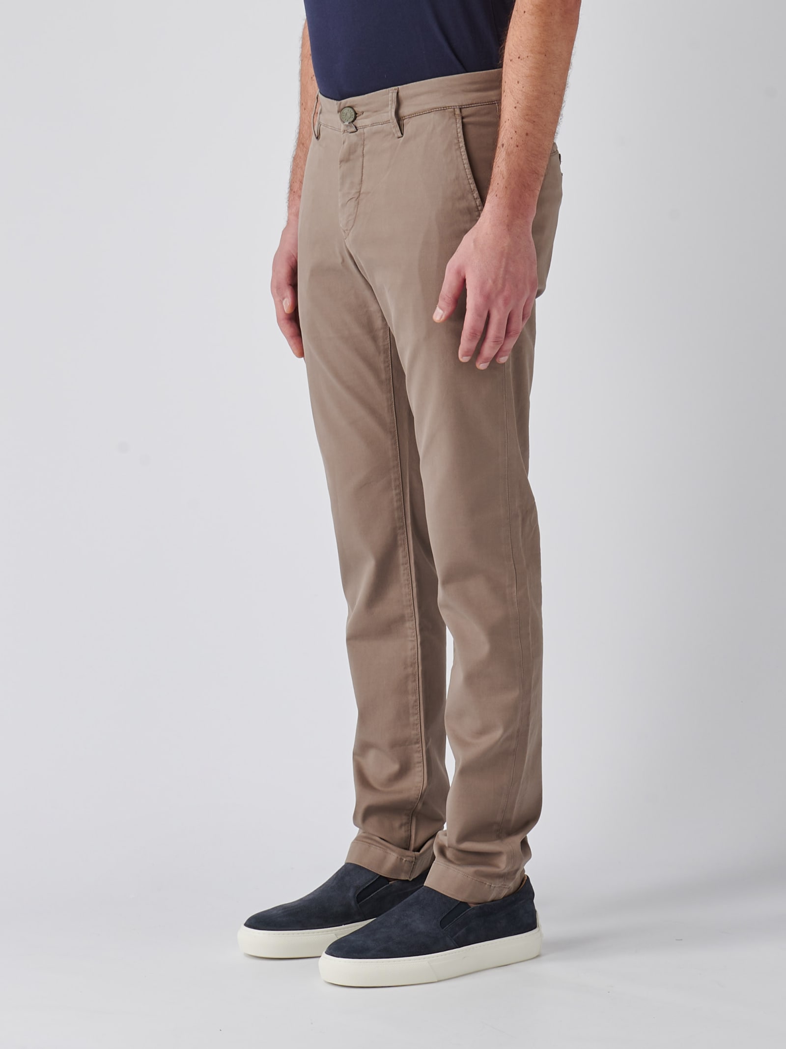 Shop Jacob Cohen Pantalone Slim Bobby Trousers In Tortora