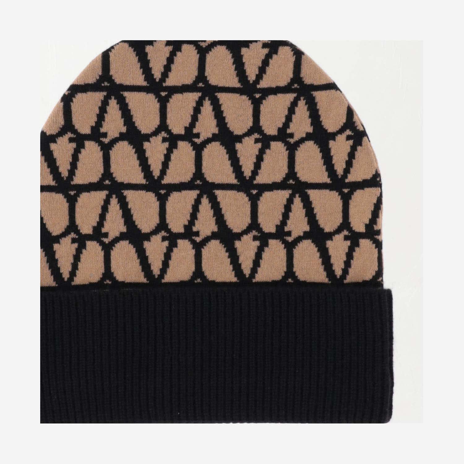 Valentino Beige Cashmere Knitted Beanie Toile Iconographe Beanie In Camel/nero