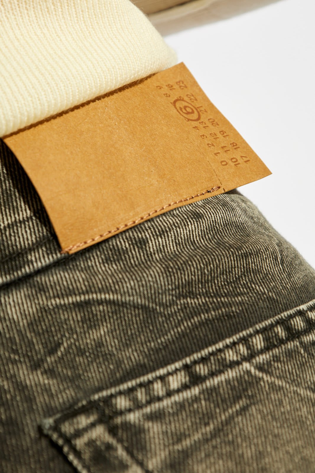 Mm6 Maison Margiela Logo Patch Wide-leg Jeans In Grey