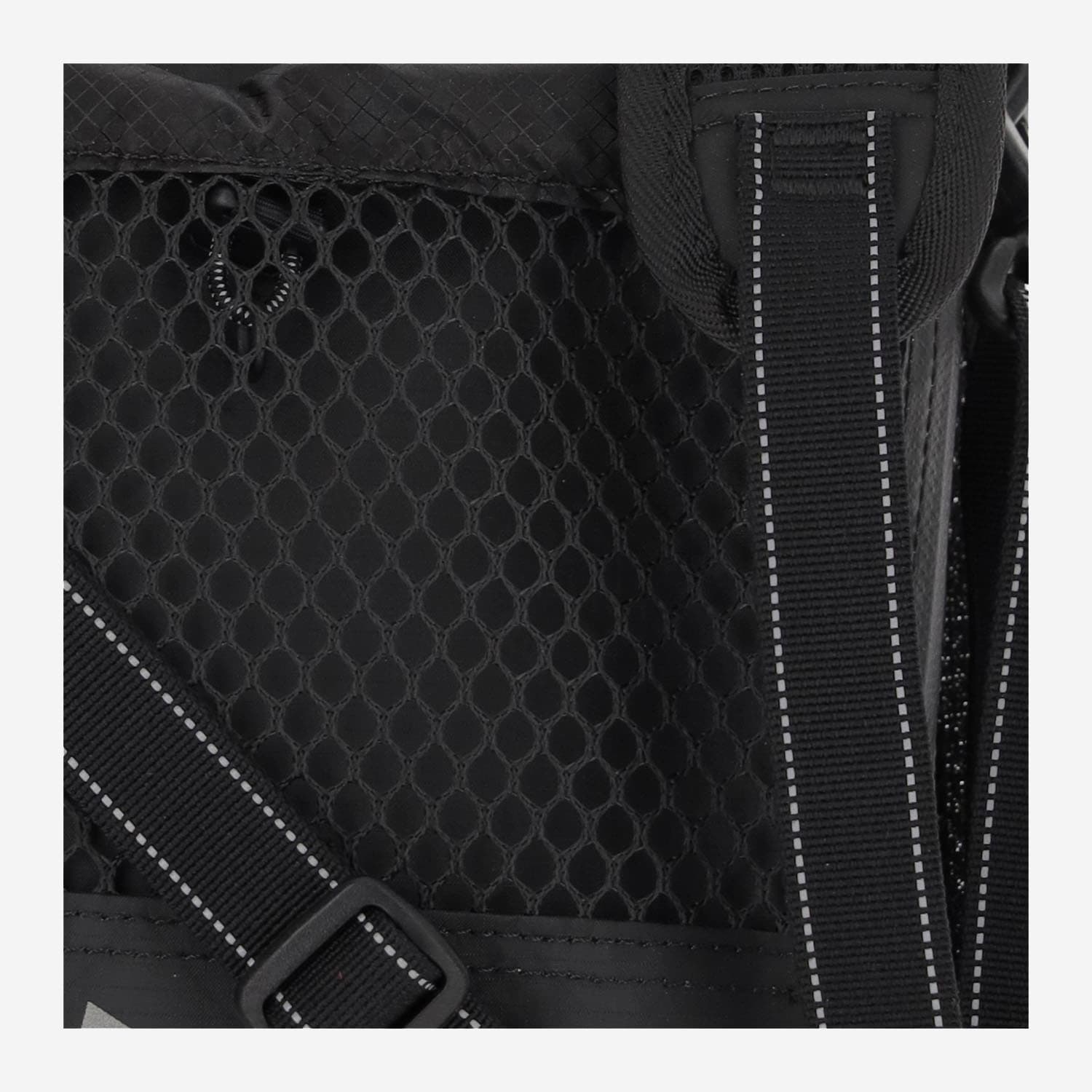 And Wander All-over Plaid Pattern Shoulder Bag